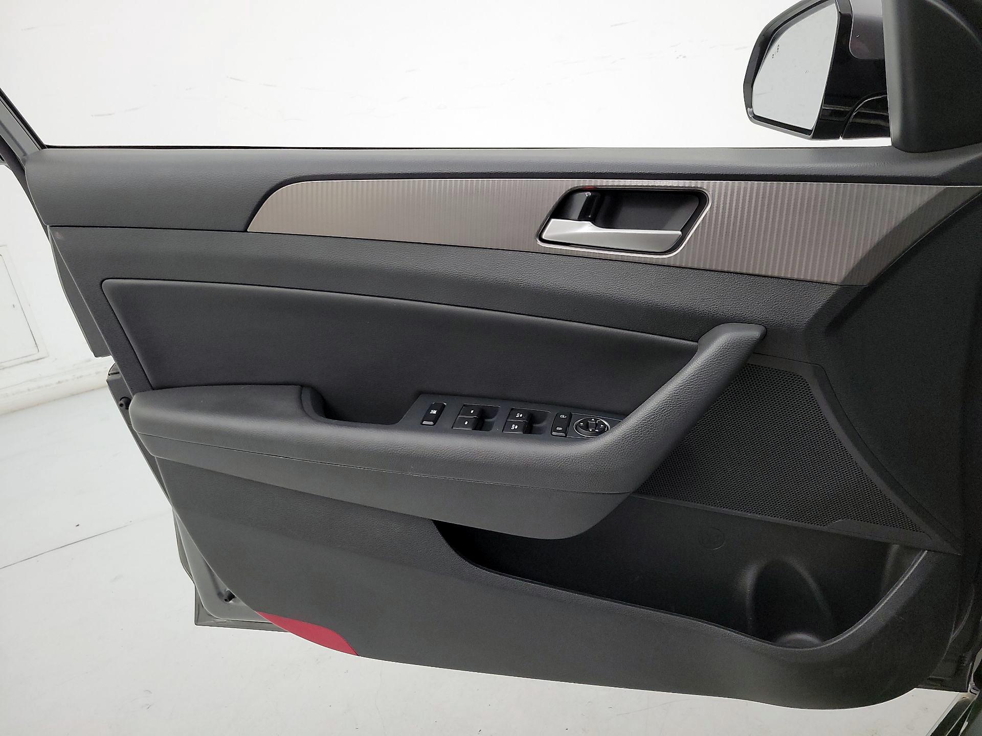Thumbnail: 2019 Hyundai Sonata - 12
