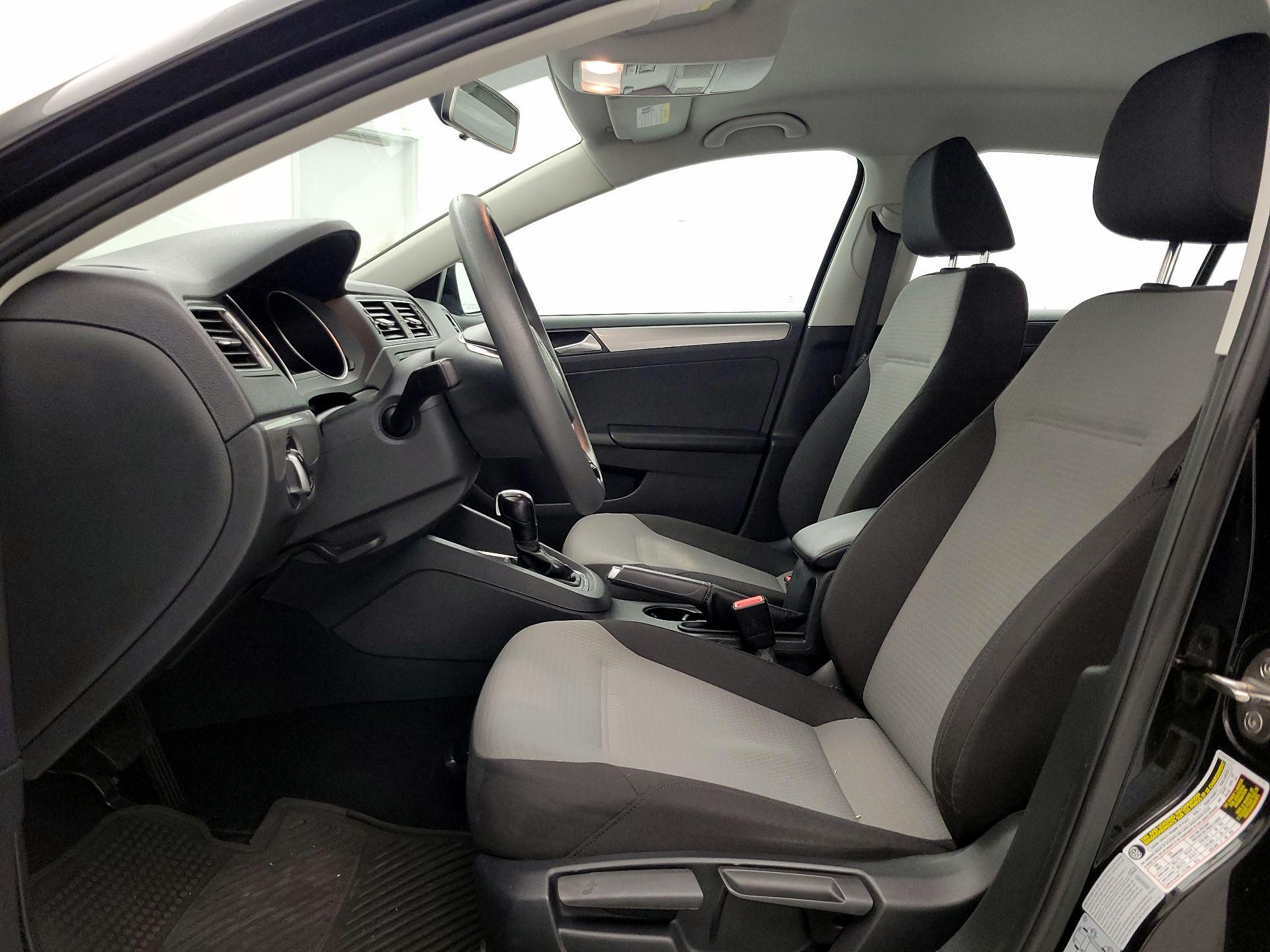 Thumbnail: 2017 Volkswagen Jetta - 11