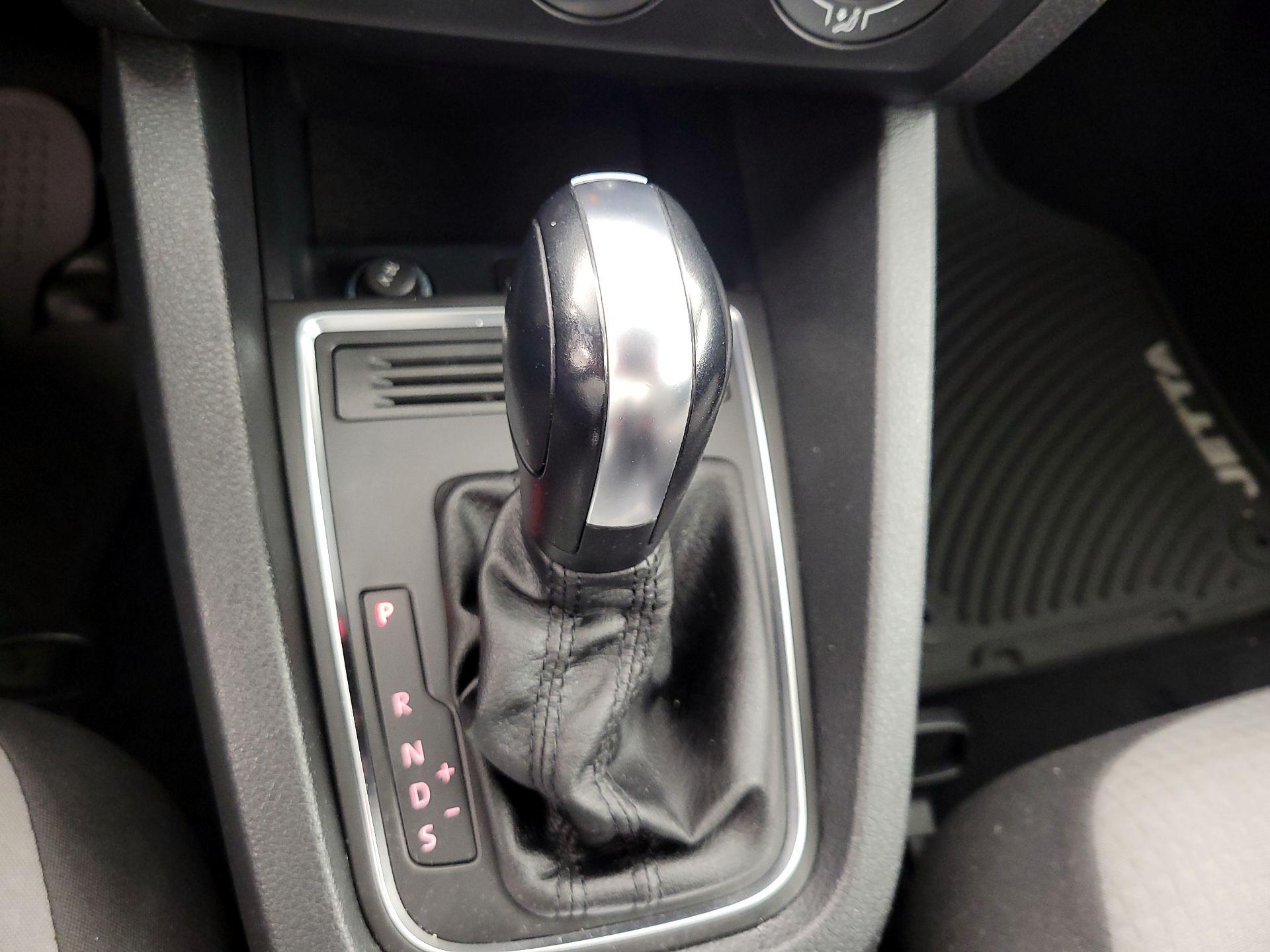 Thumbnail: 2017 Volkswagen Jetta - 17
