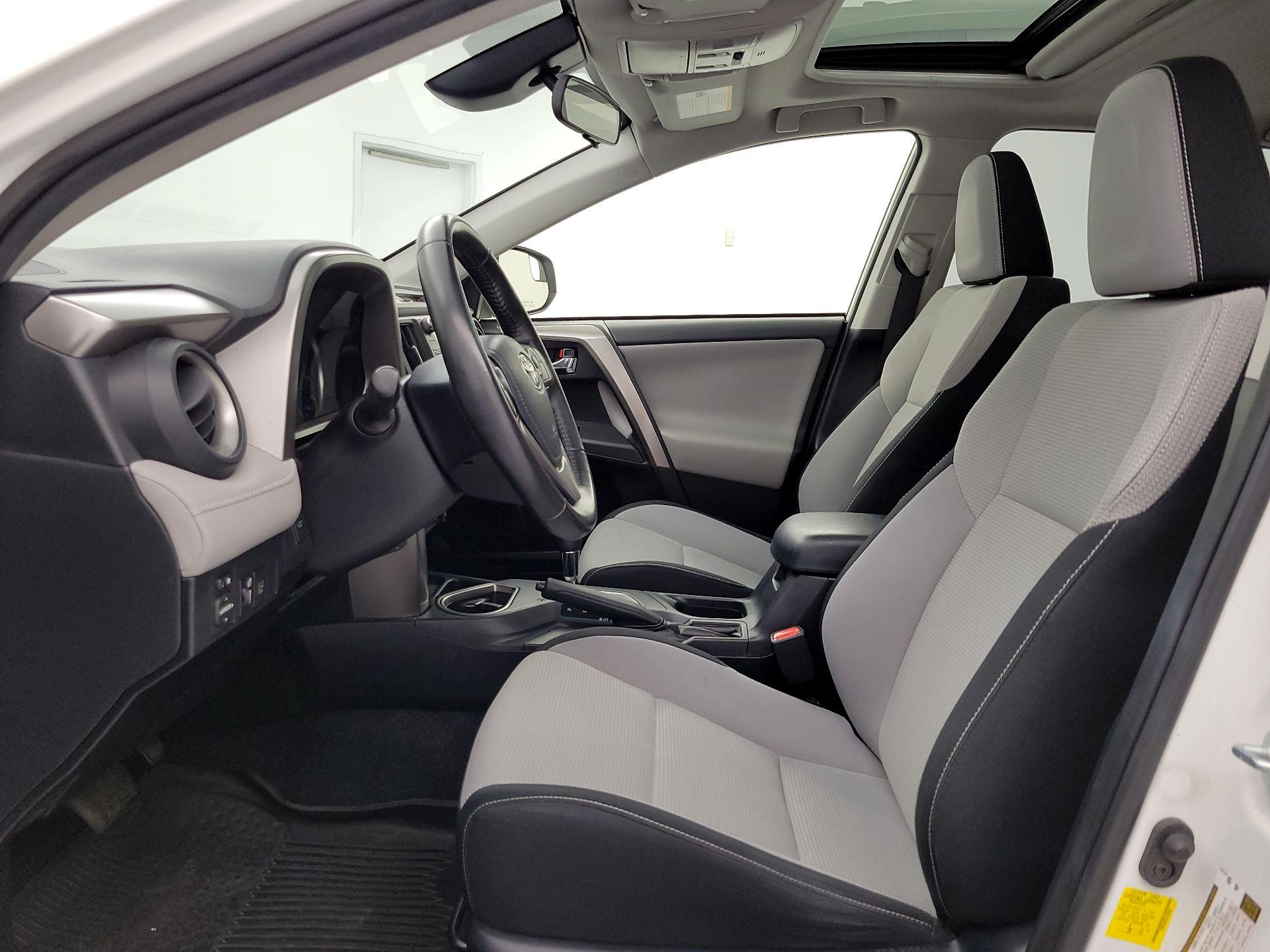 Thumbnail: 2018 Toyota RAV4 - 11