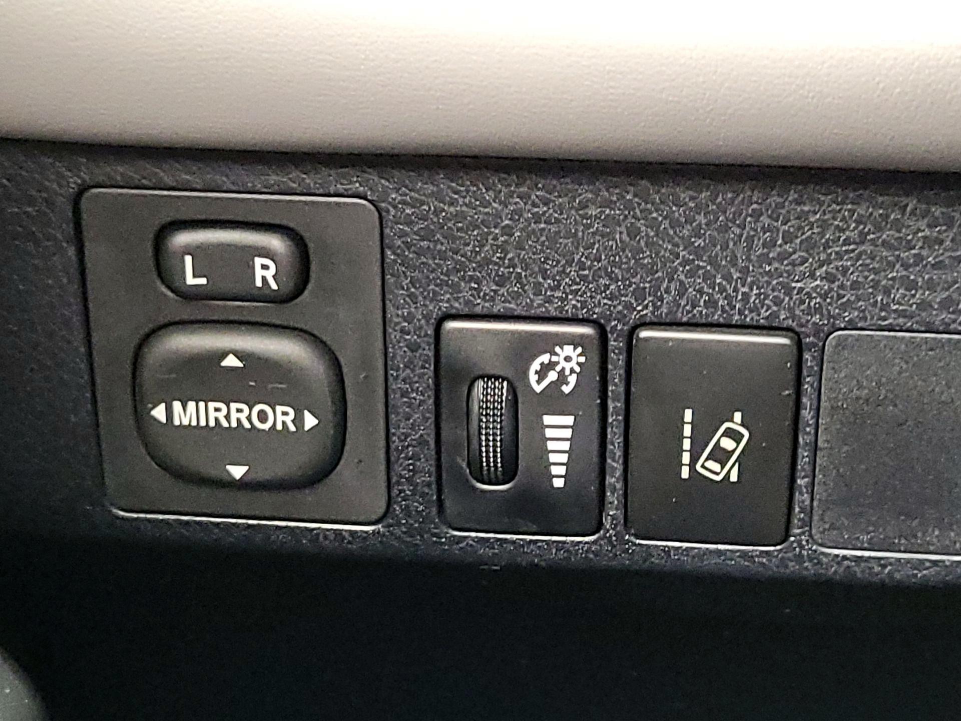 Thumbnail: 2018 Toyota RAV4 - 13