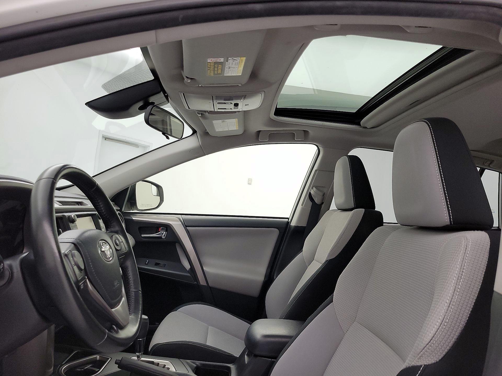 Thumbnail: 2018 Toyota RAV4 - 20