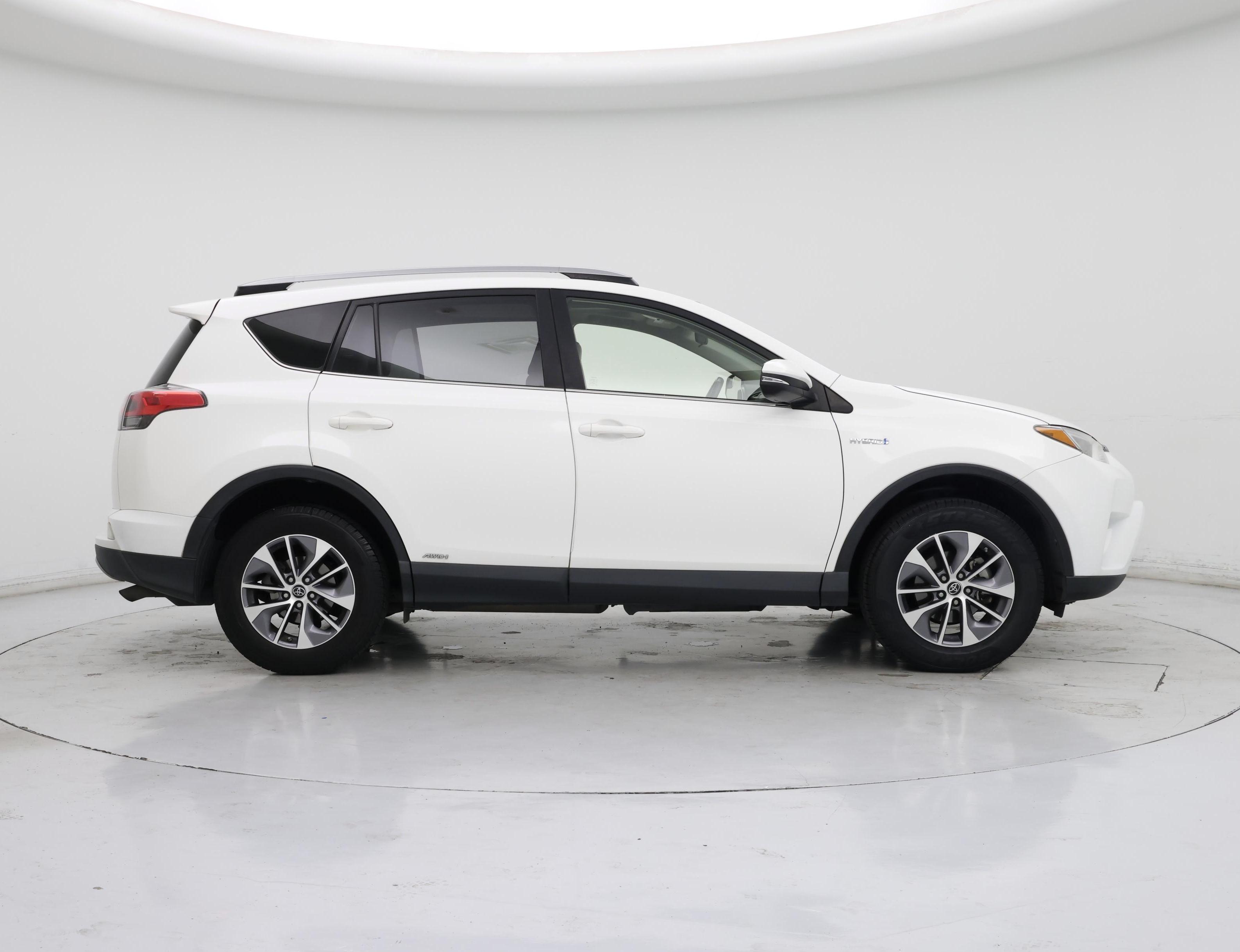 Thumbnail: 2018 Toyota RAV4 - 7