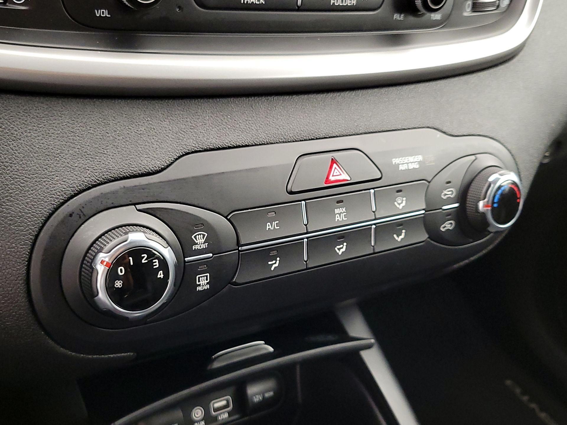 Thumbnail: 2018 Kia Sorento - 16