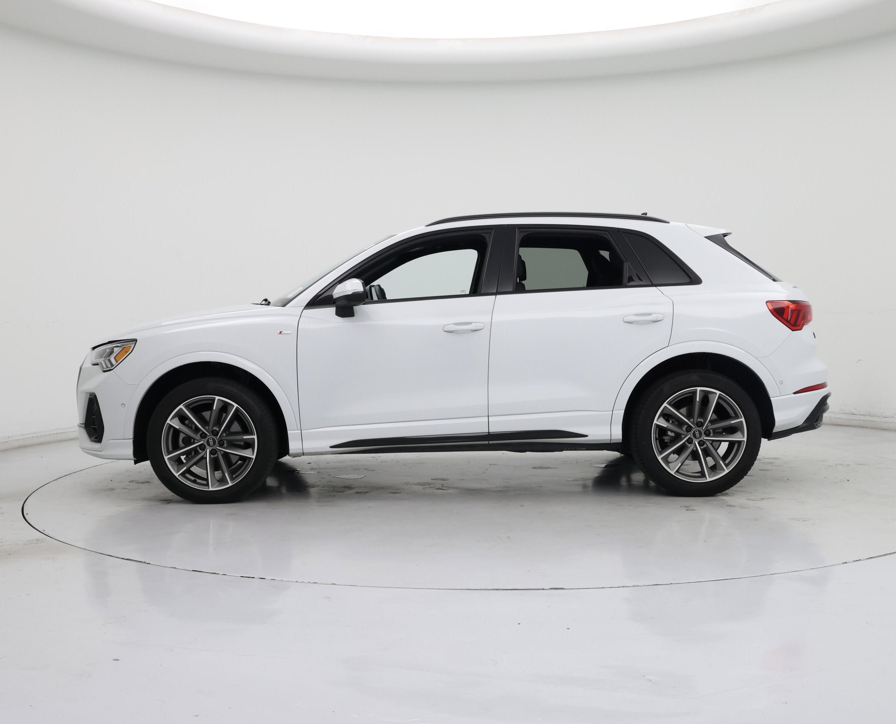 Thumbnail: 2021 Audi Q3 - 3