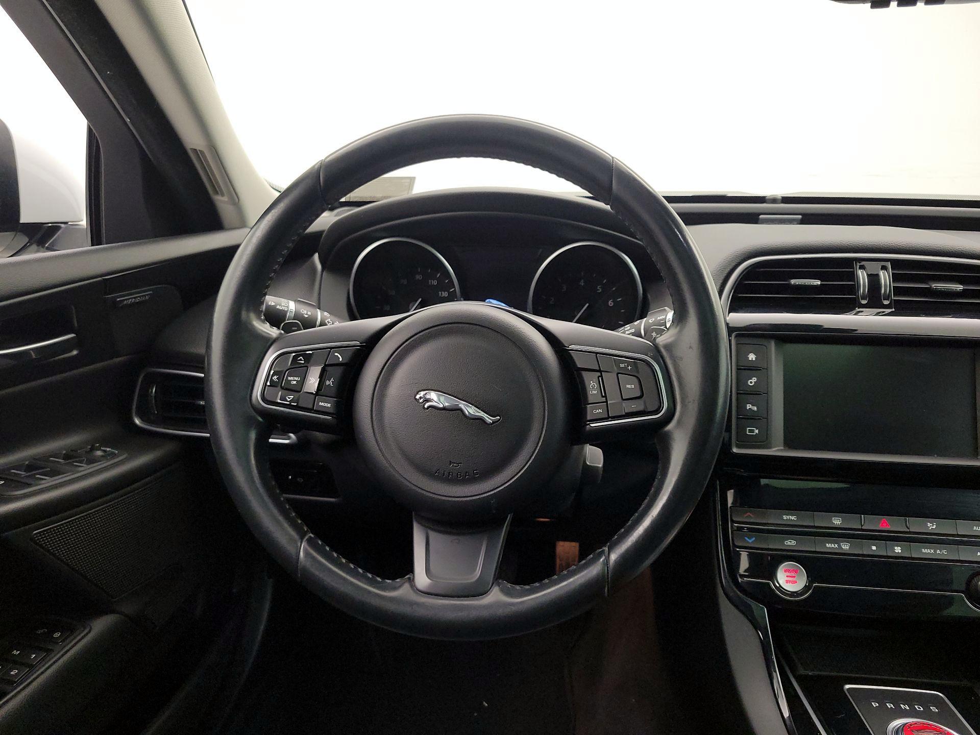 Thumbnail: 2017 Jaguar XE - 10
