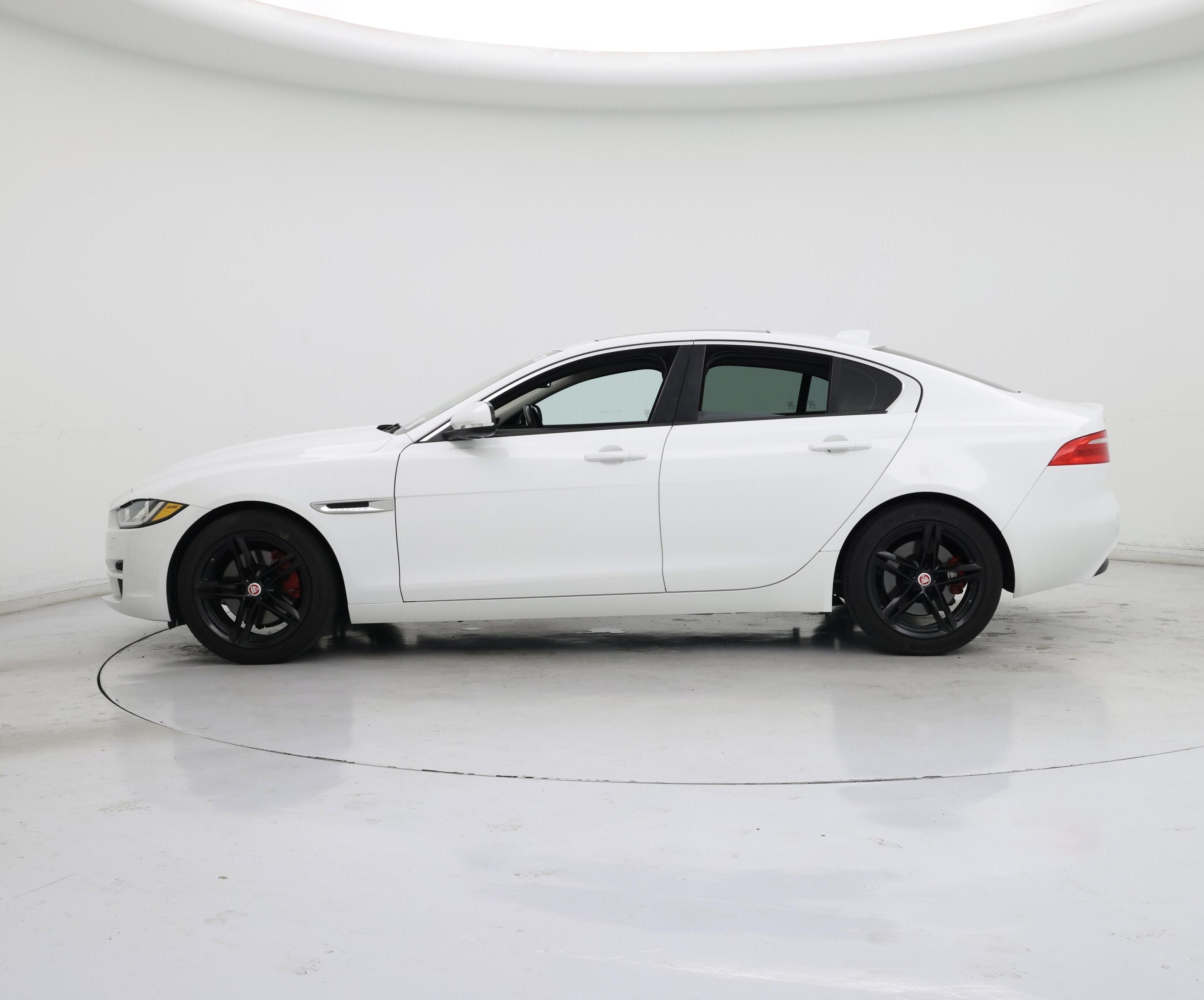 Thumbnail: 2017 Jaguar XE - 3