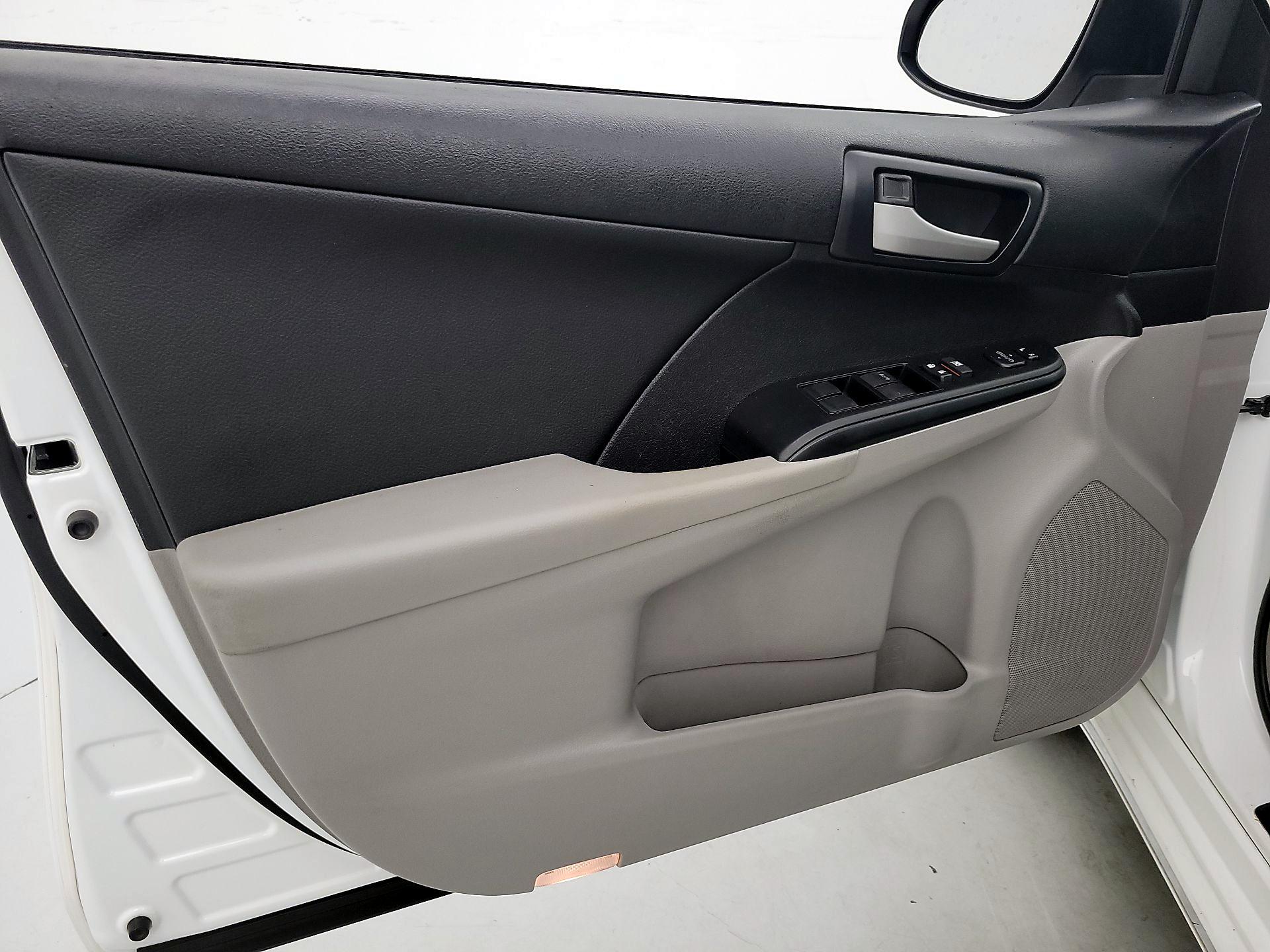 Thumbnail: 2014 Toyota Camry - 12