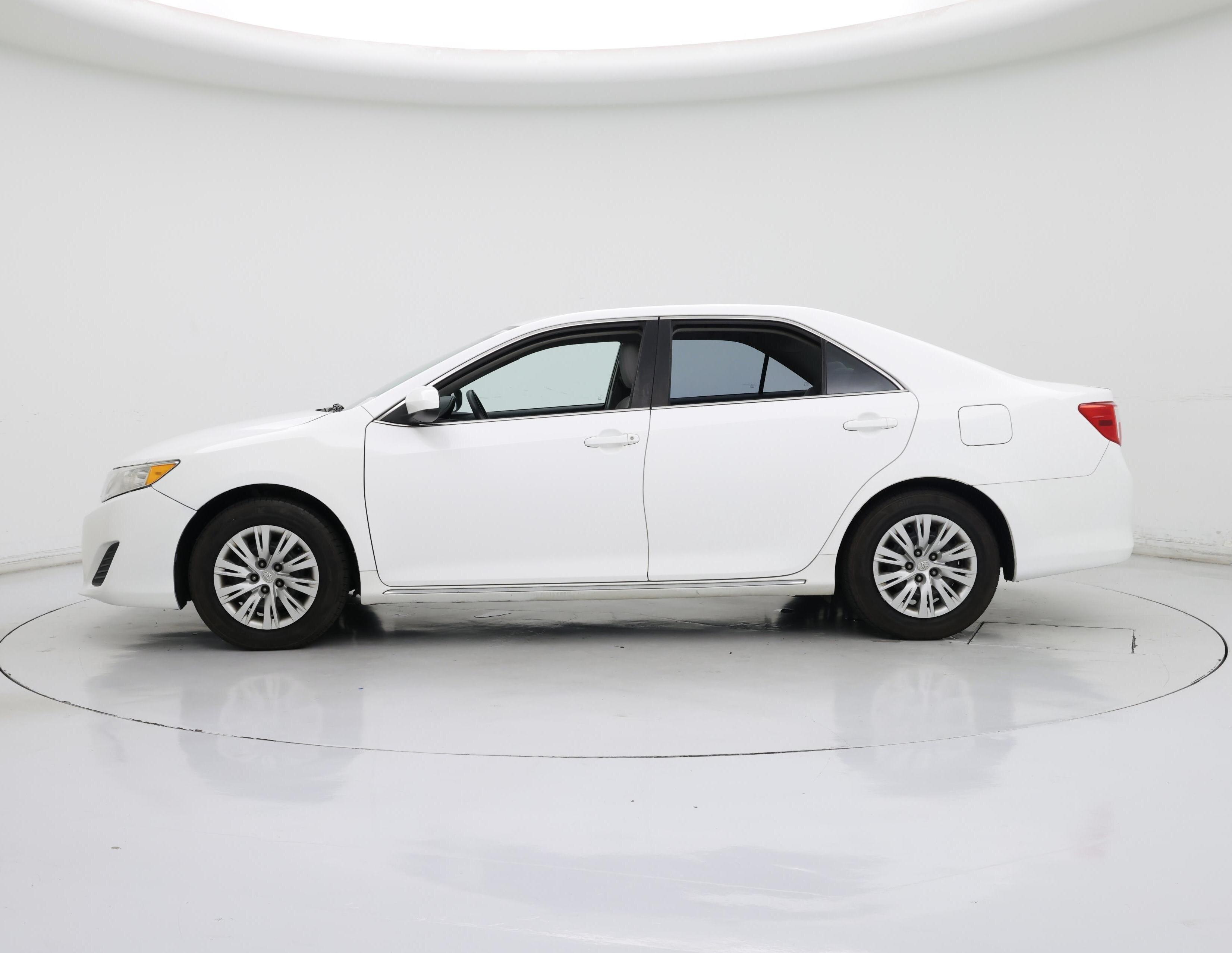 Thumbnail: 2014 Toyota Camry - 3