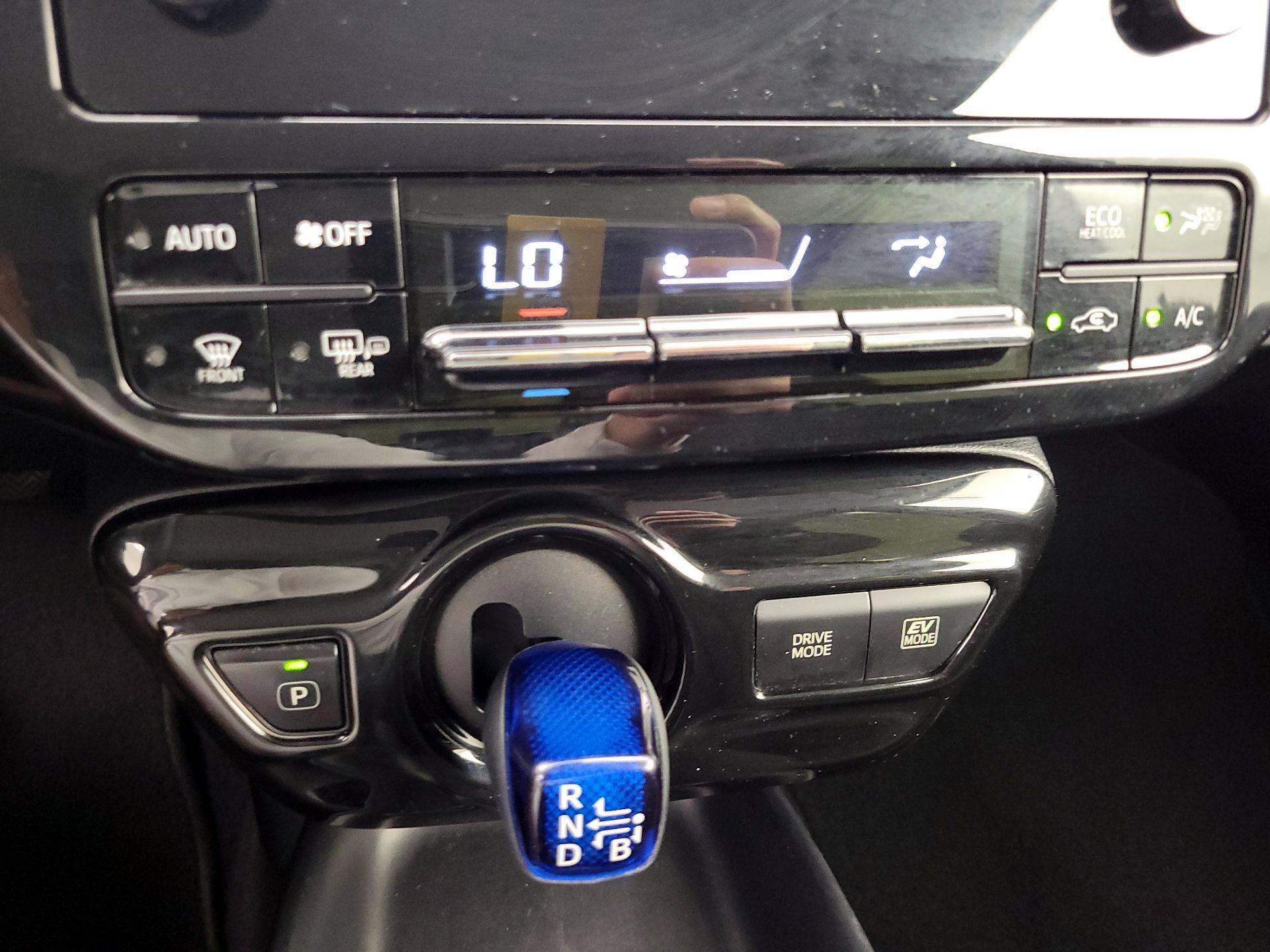 Thumbnail: 2017 Toyota Prius - 16