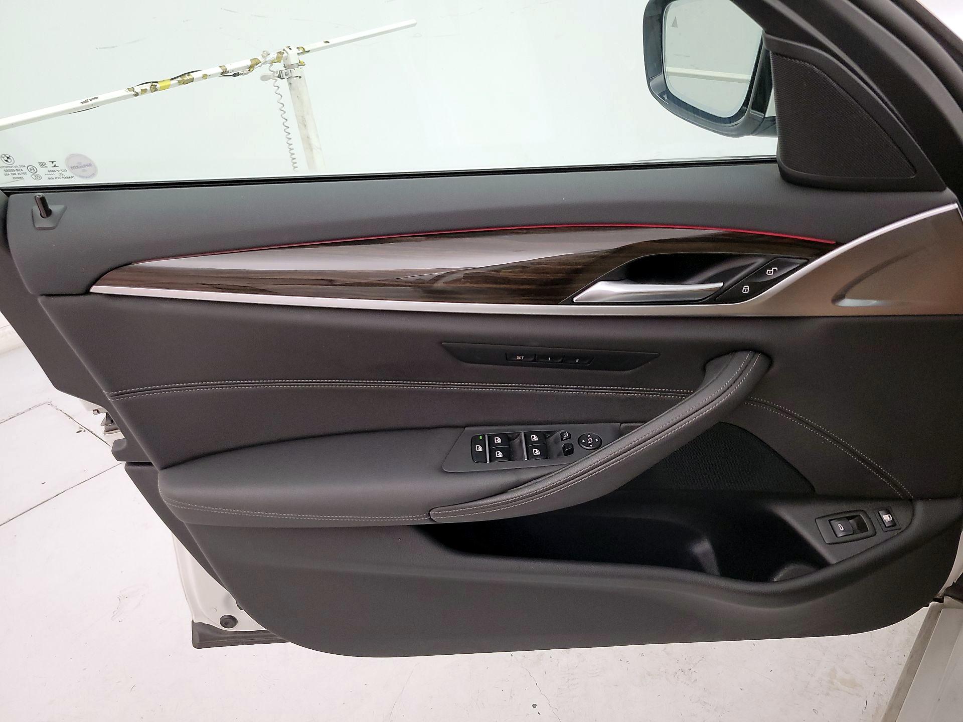 Thumbnail: 2021 BMW 5 Series - 12