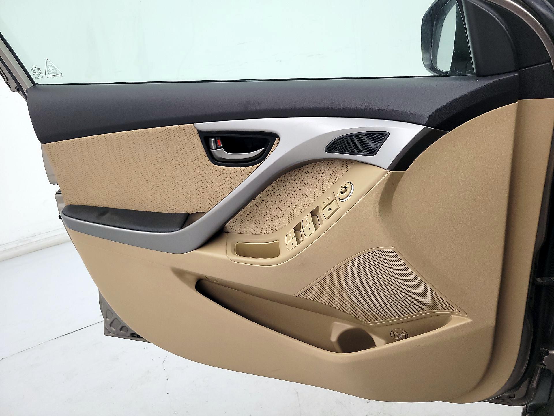 Thumbnail: 2013 Hyundai Elantra - 12