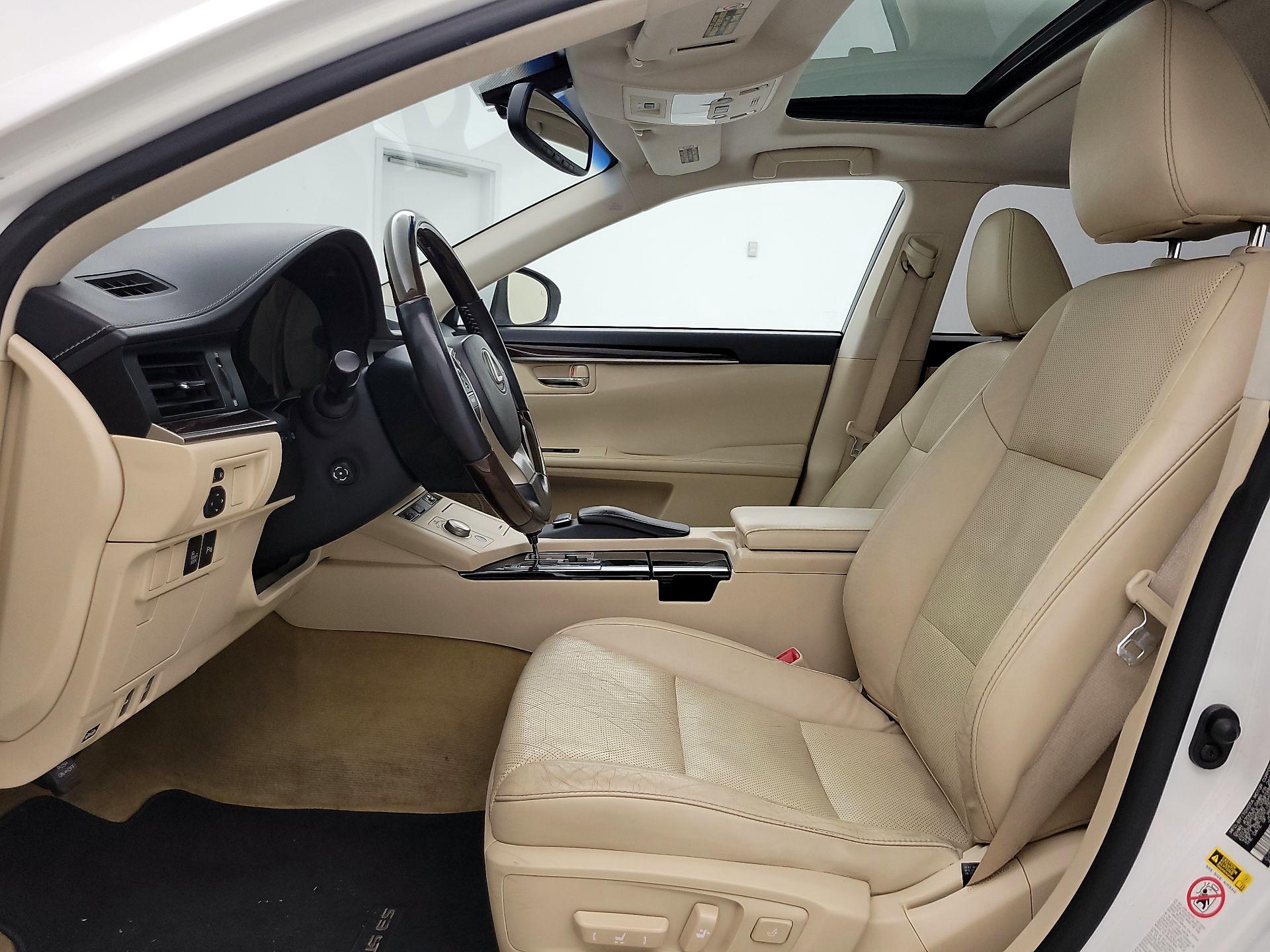 Thumbnail: 2014 Lexus ES - 11