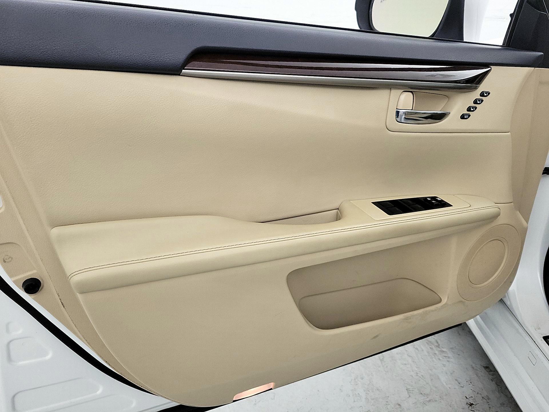 Thumbnail: 2014 Lexus ES - 12