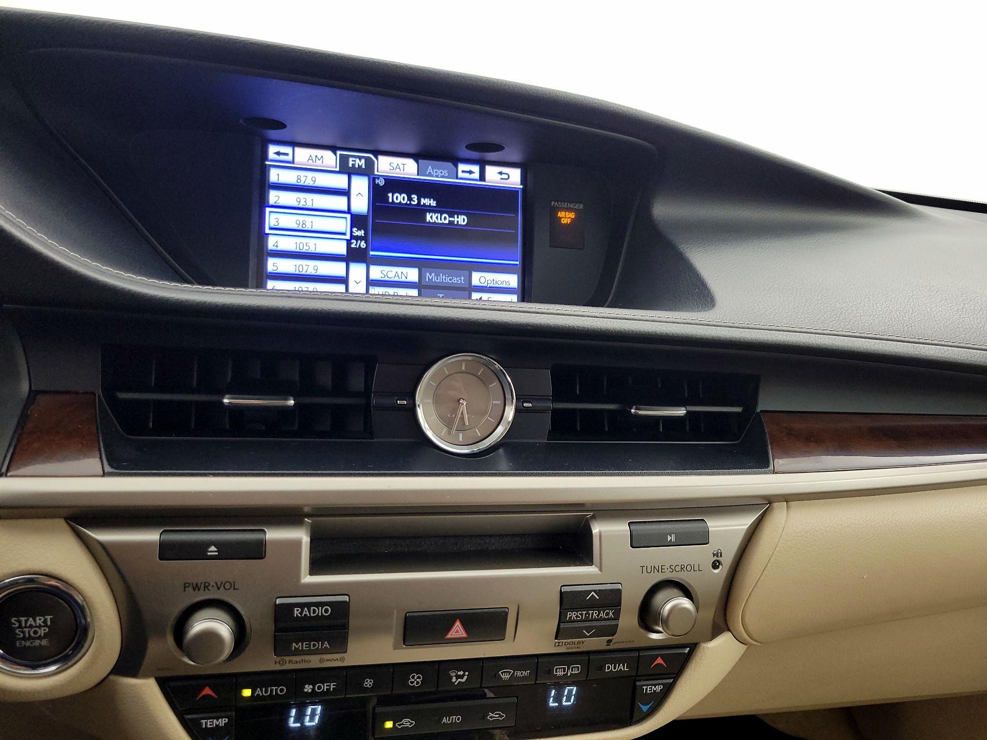 Thumbnail: 2014 Lexus ES - 16