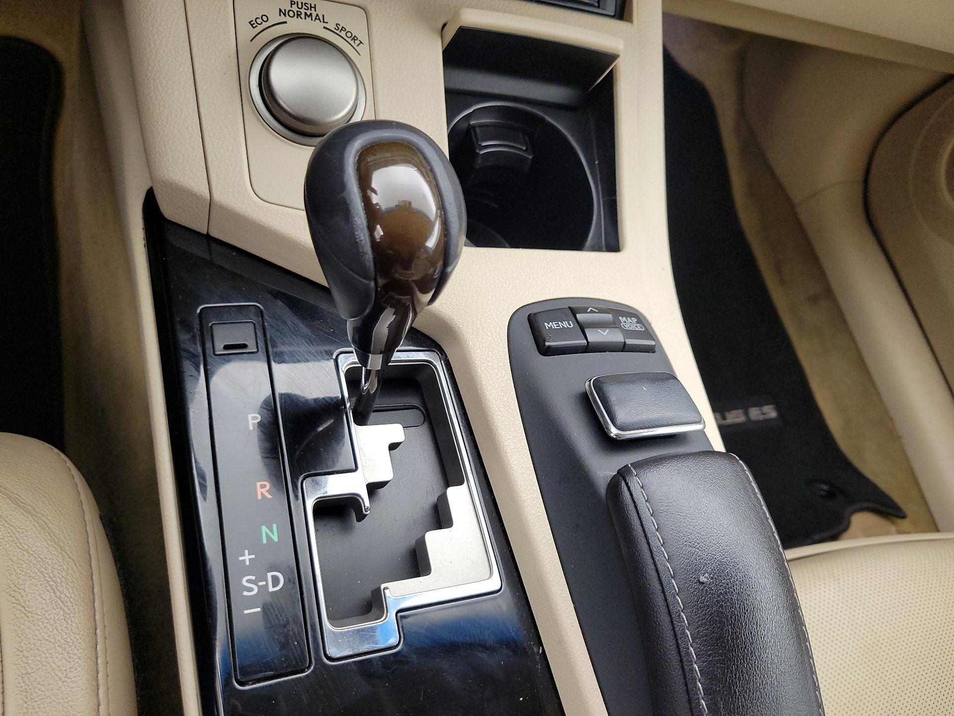 Thumbnail: 2014 Lexus ES - 18