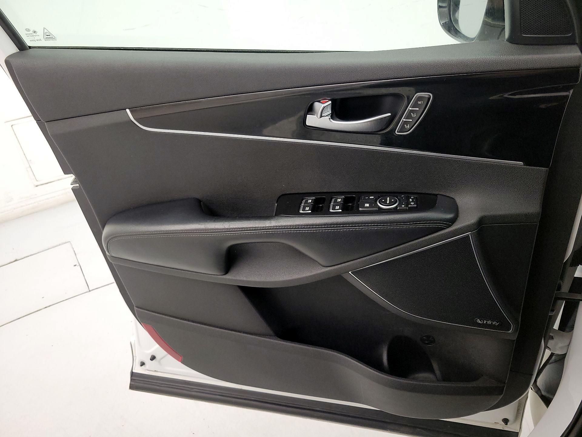 Thumbnail: 2016 Kia Sorento - 12
