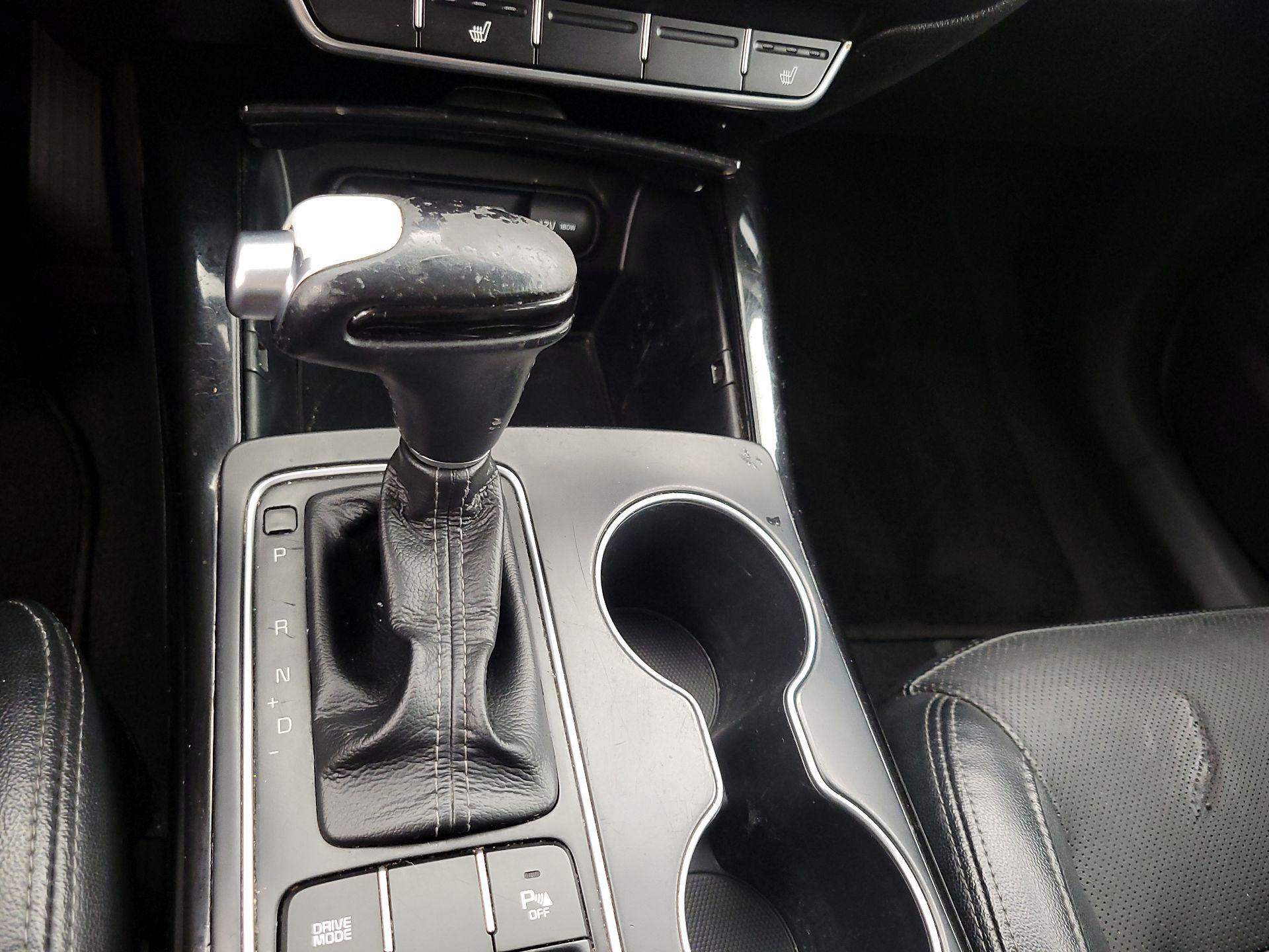 Thumbnail: 2016 Kia Sorento - 17