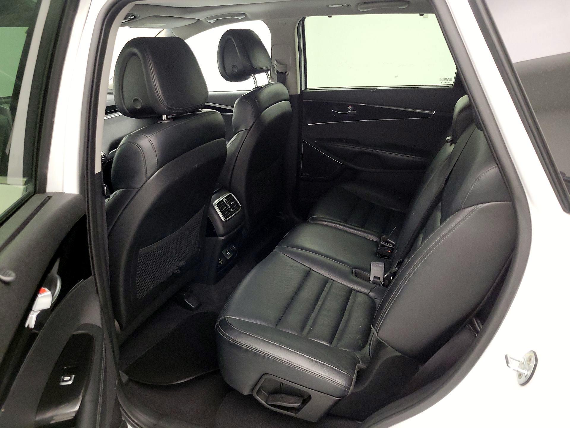 Thumbnail: 2016 Kia Sorento - 19