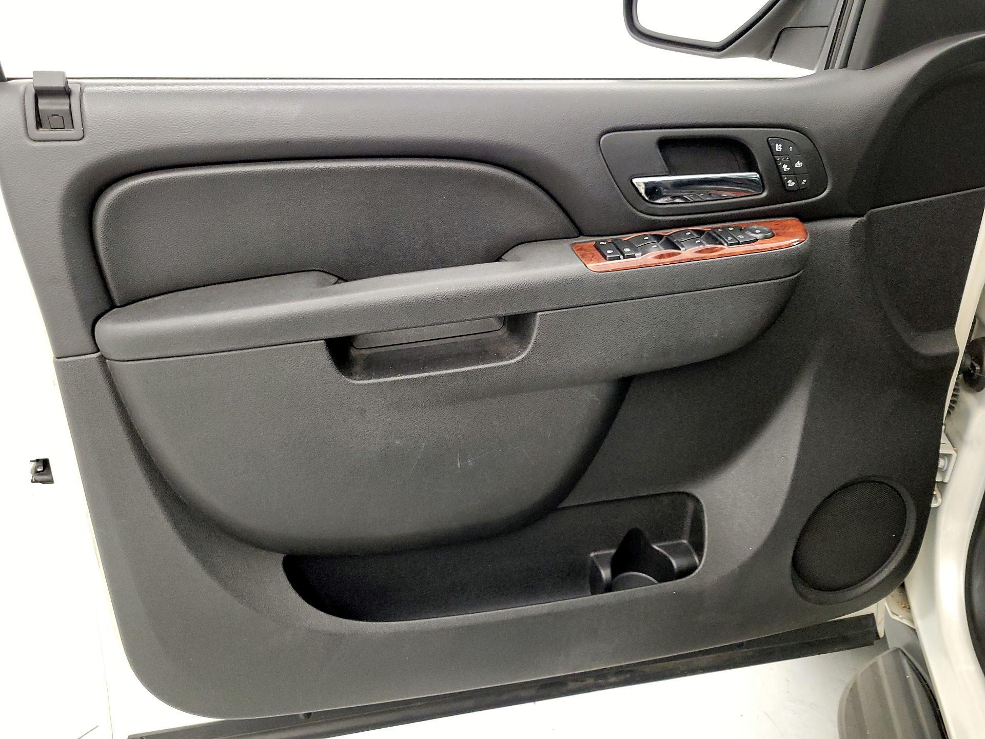 Thumbnail: 2013 Chevrolet Avalanche 1500 - 12
