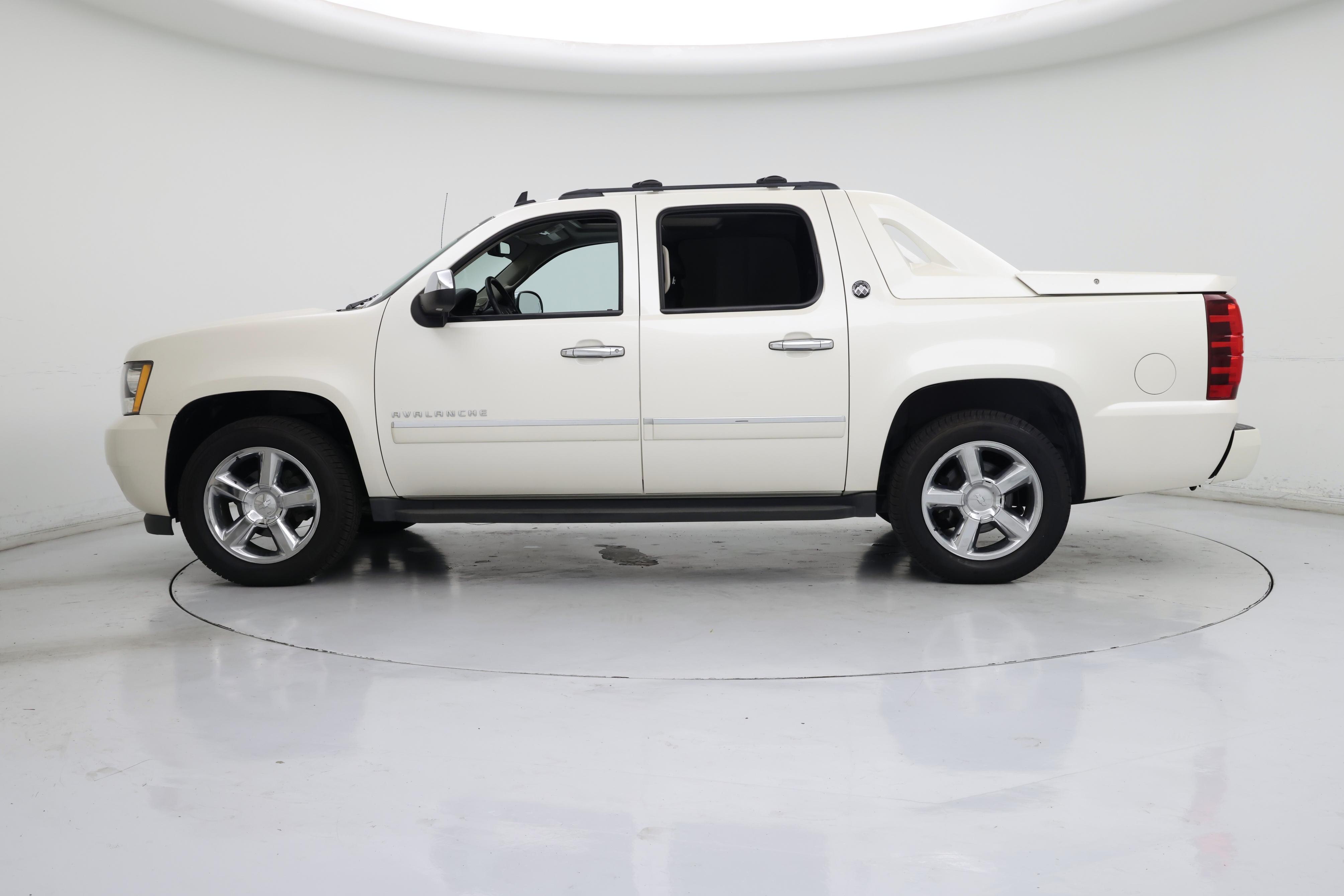 Thumbnail: 2013 Chevrolet Avalanche 1500 - 3