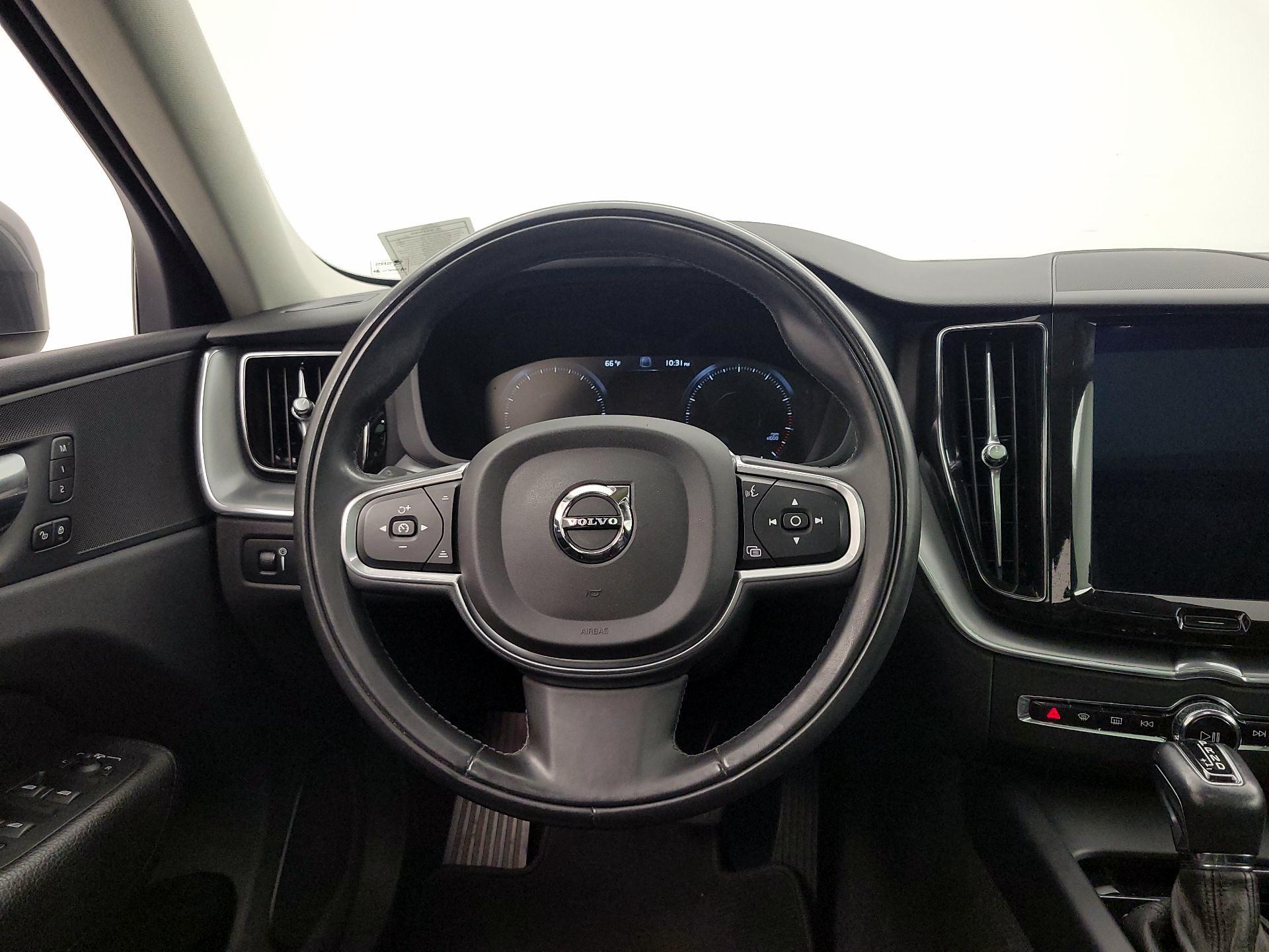 Thumbnail: 2018 Volvo XC60 - 10
