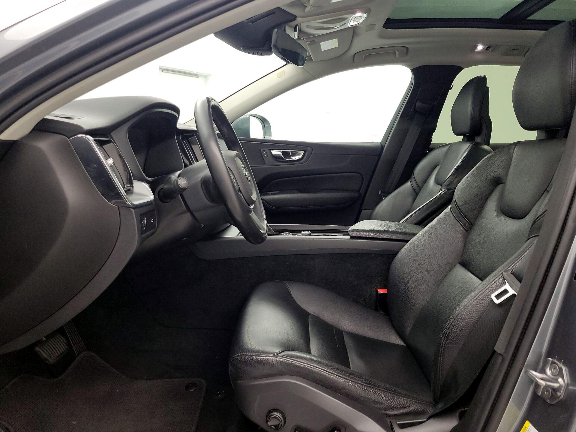 Thumbnail: 2018 Volvo XC60 - 11