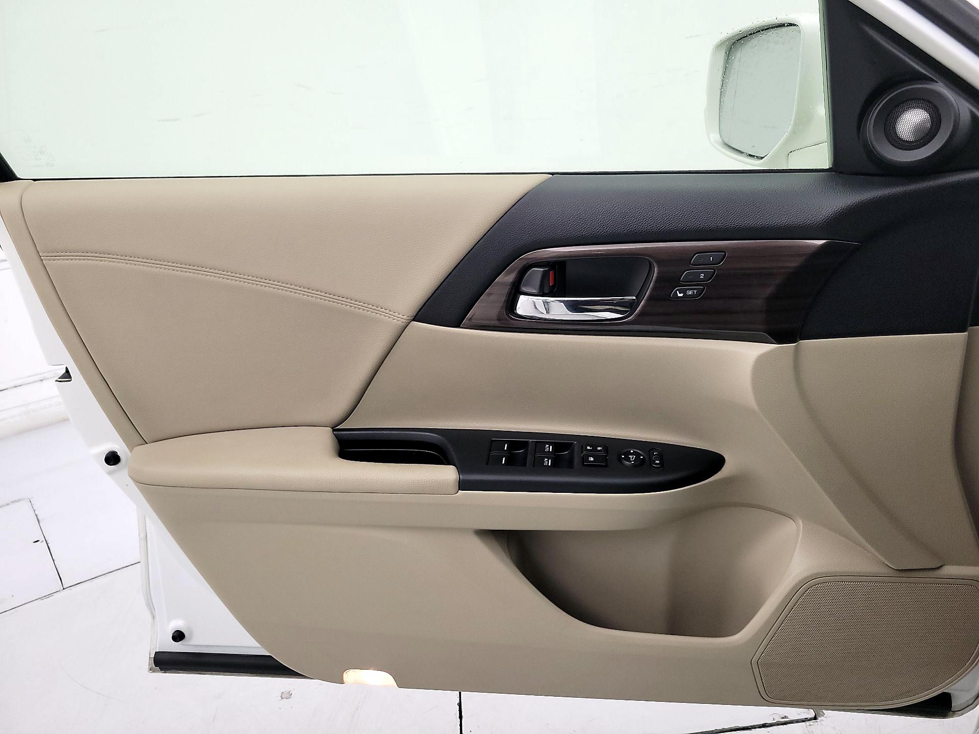Thumbnail: 2017 Honda Accord - 12
