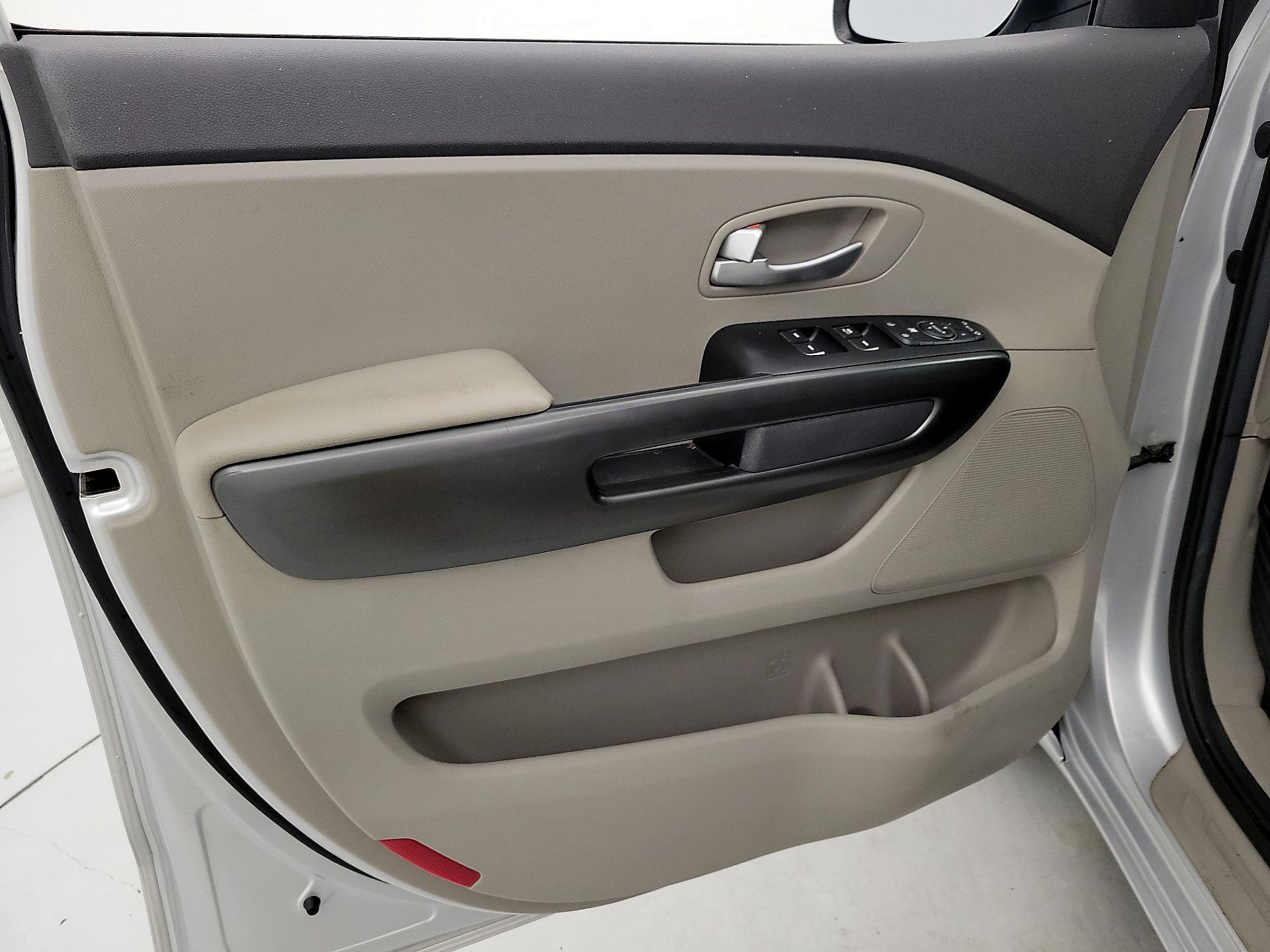 Thumbnail: 2016 Kia Sedona - 12