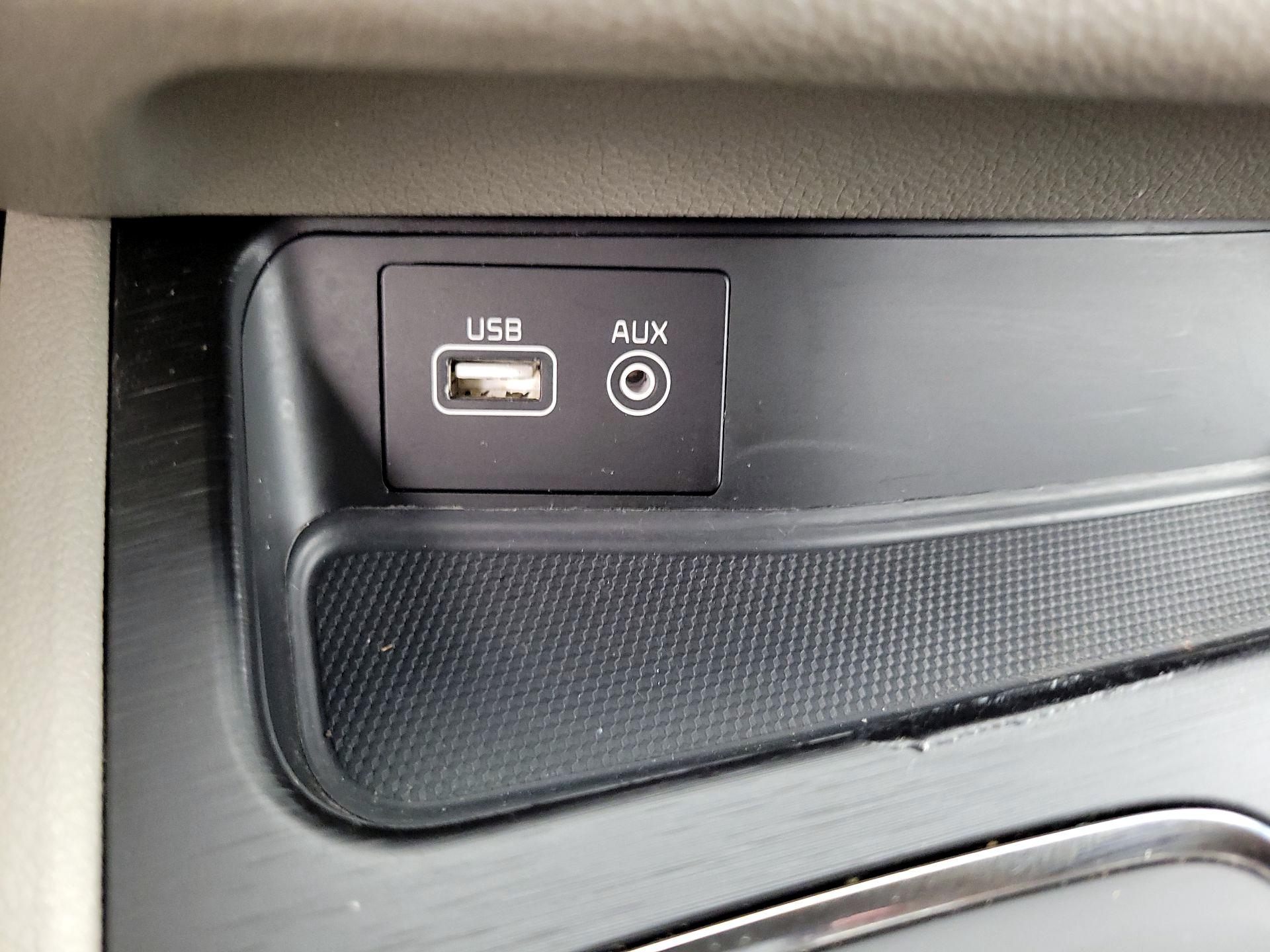 Thumbnail: 2016 Kia Sedona - 18