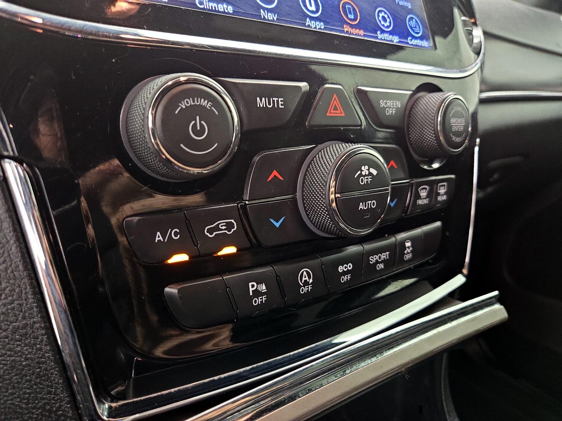 Thumbnail: 2020 Jeep Grand Cherokee - 17