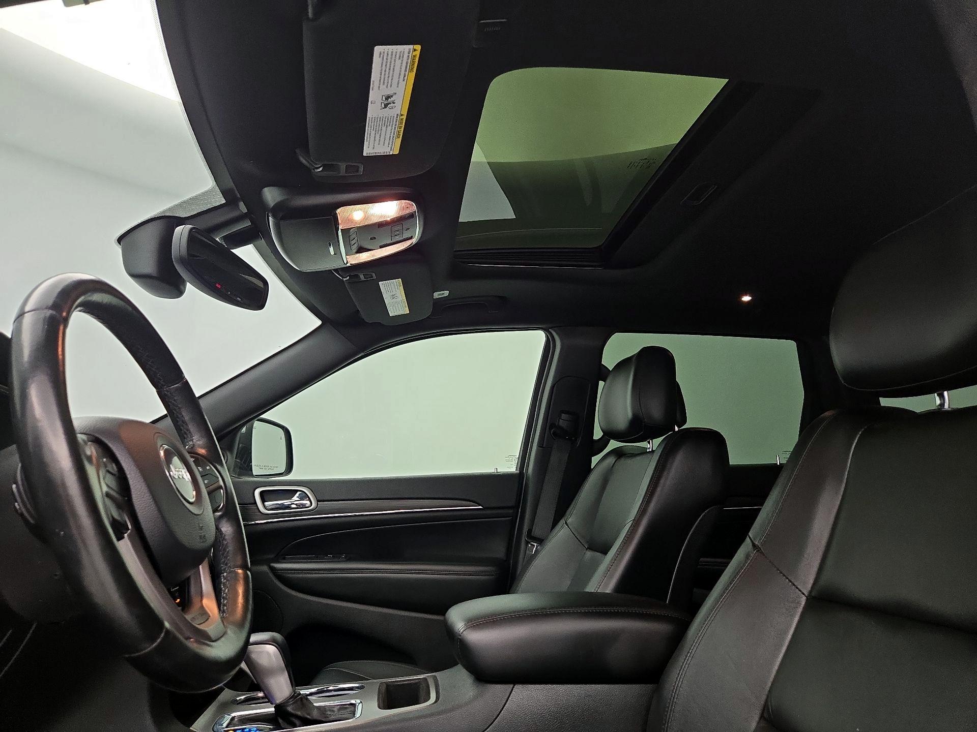 Thumbnail: 2020 Jeep Grand Cherokee - 20