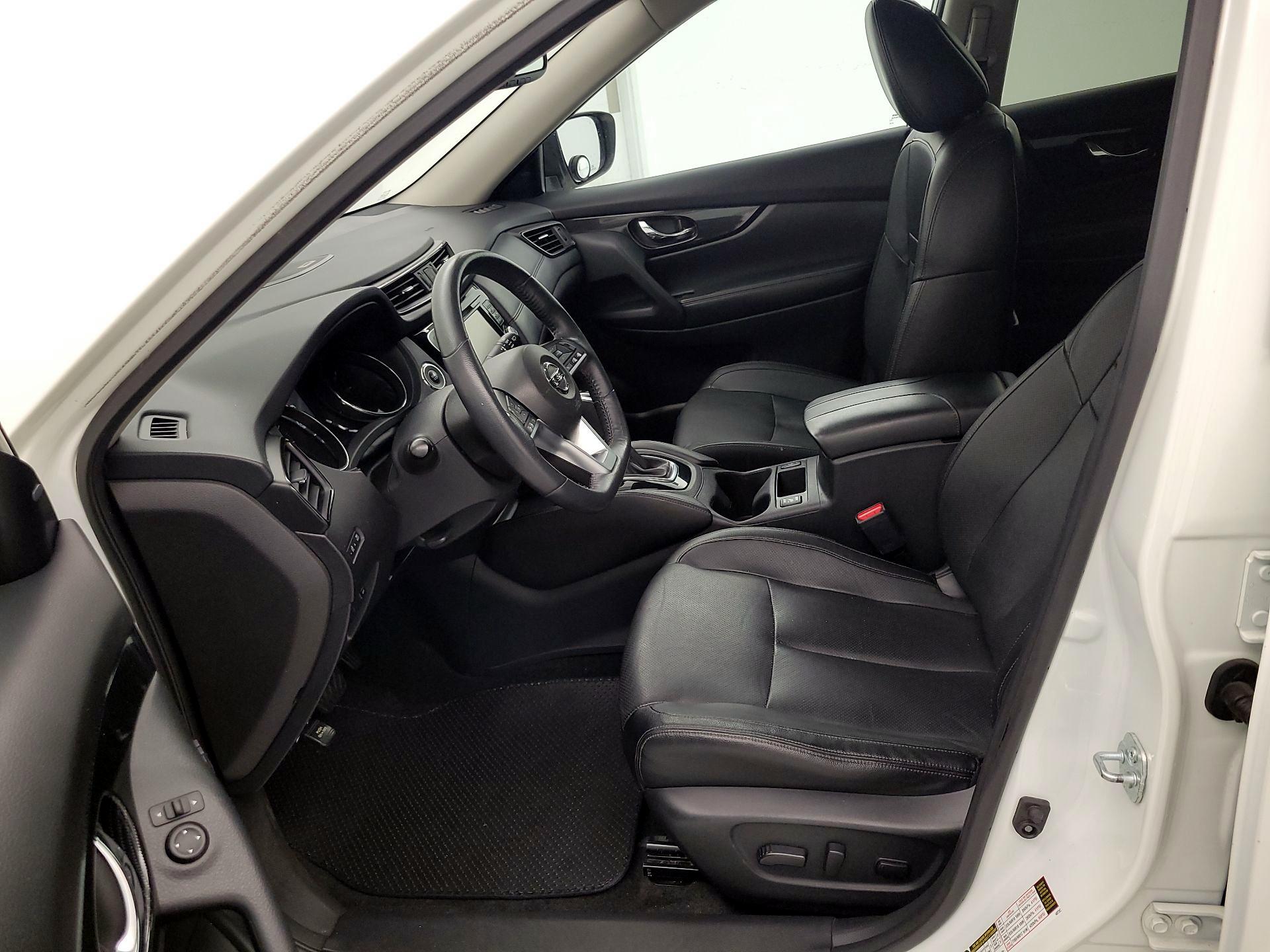 Thumbnail: 2017 Nissan Rogue - 11