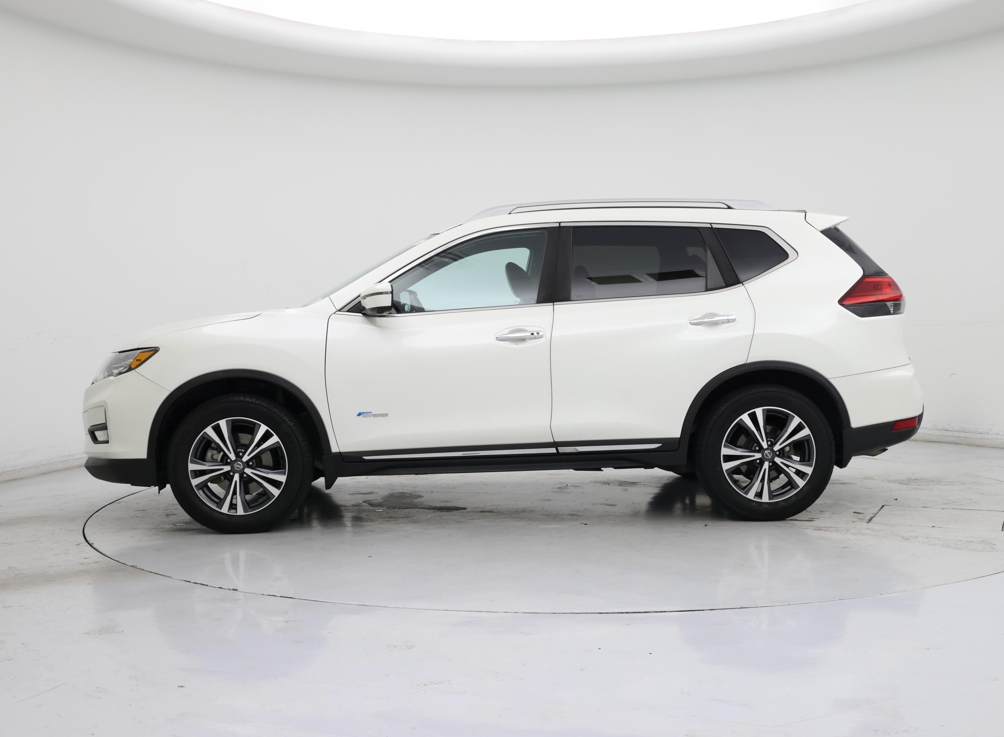 Thumbnail: 2017 Nissan Rogue - 3