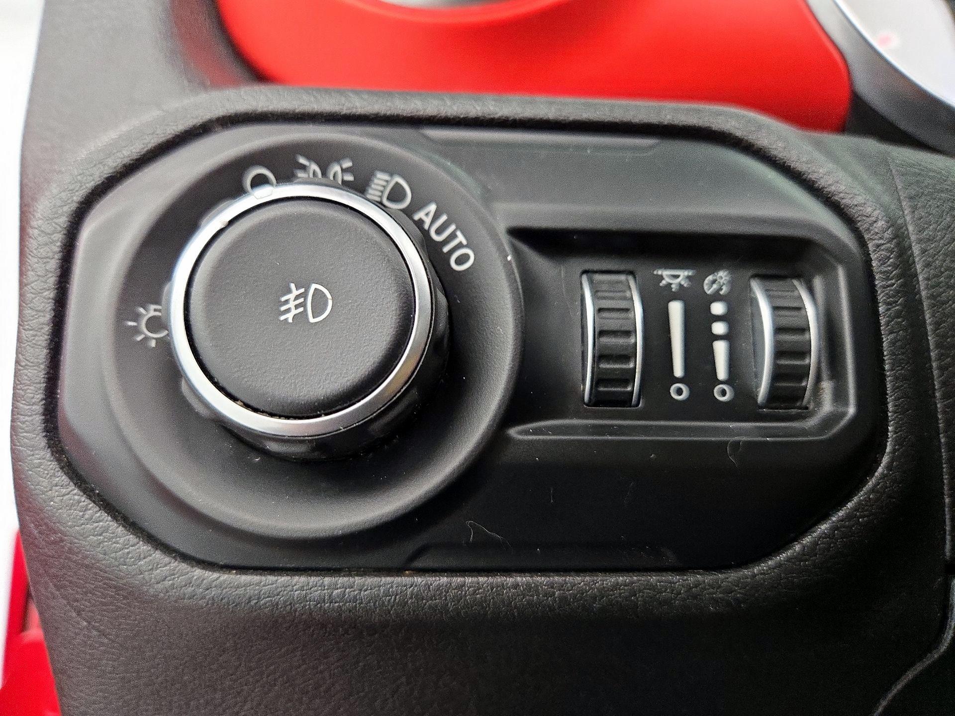 Thumbnail: 2019 Jeep Wrangler - 13