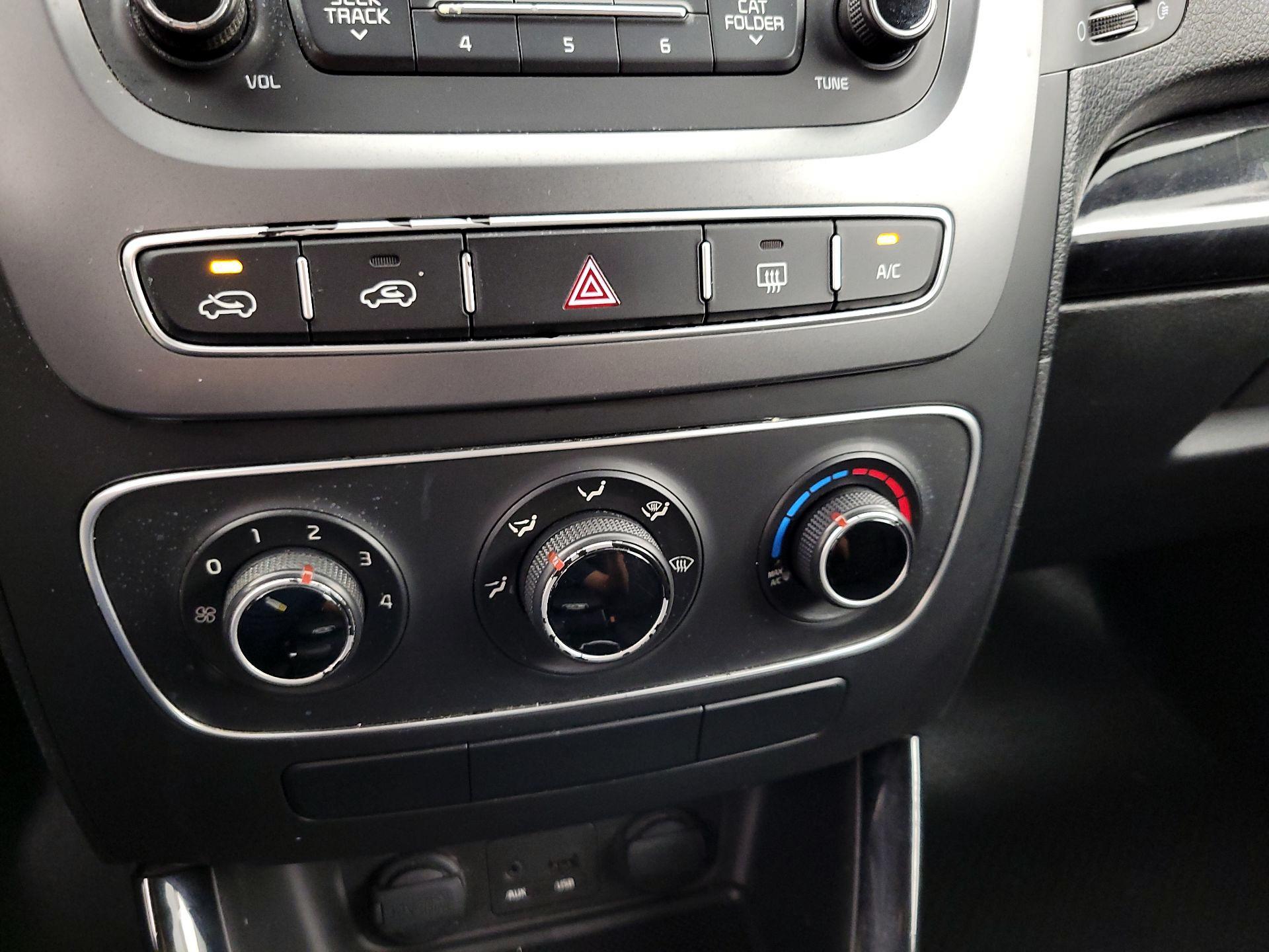 Thumbnail: 2014 Kia Sorento - 15