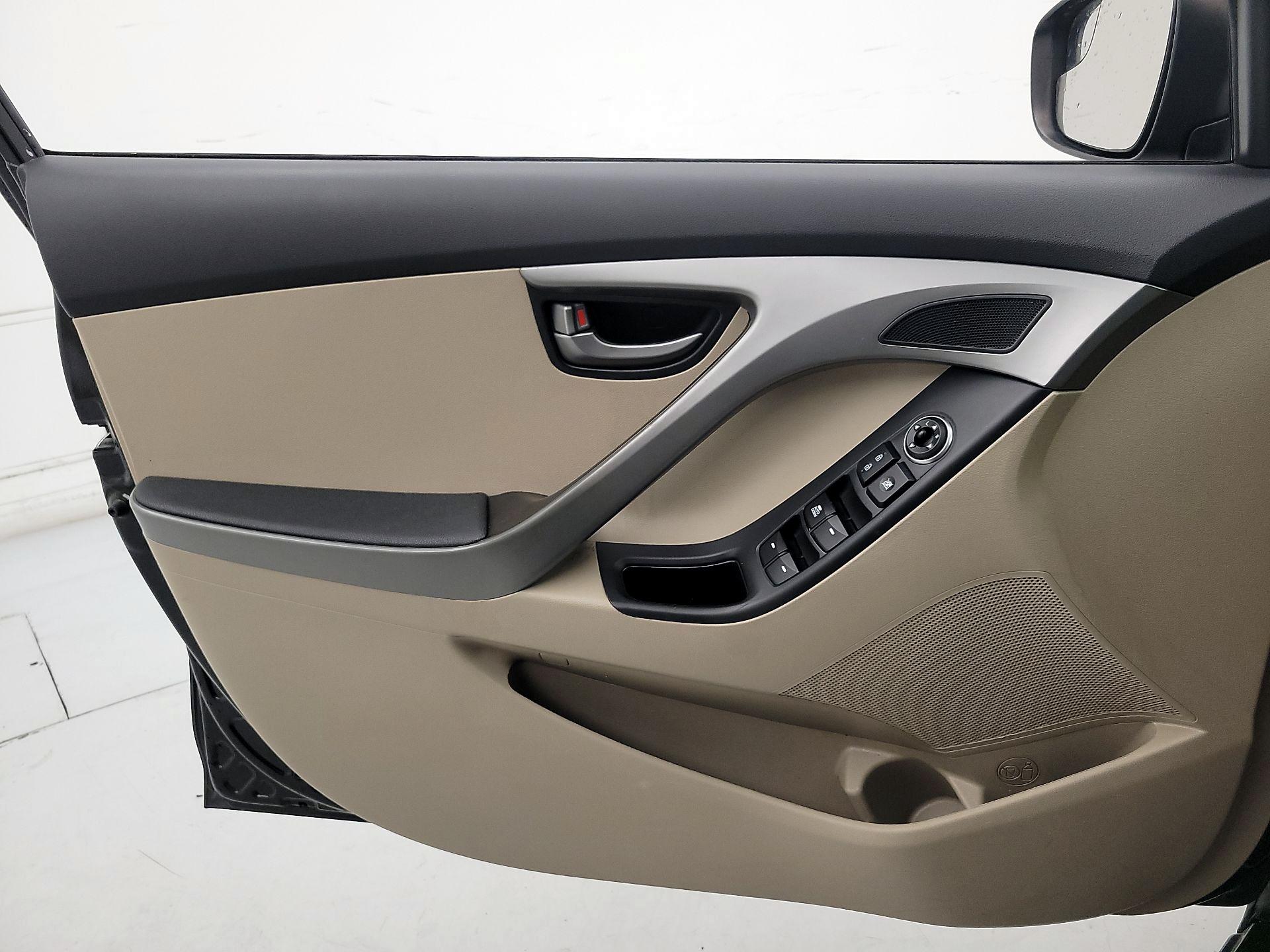 Thumbnail: 2015 Hyundai Elantra - 12