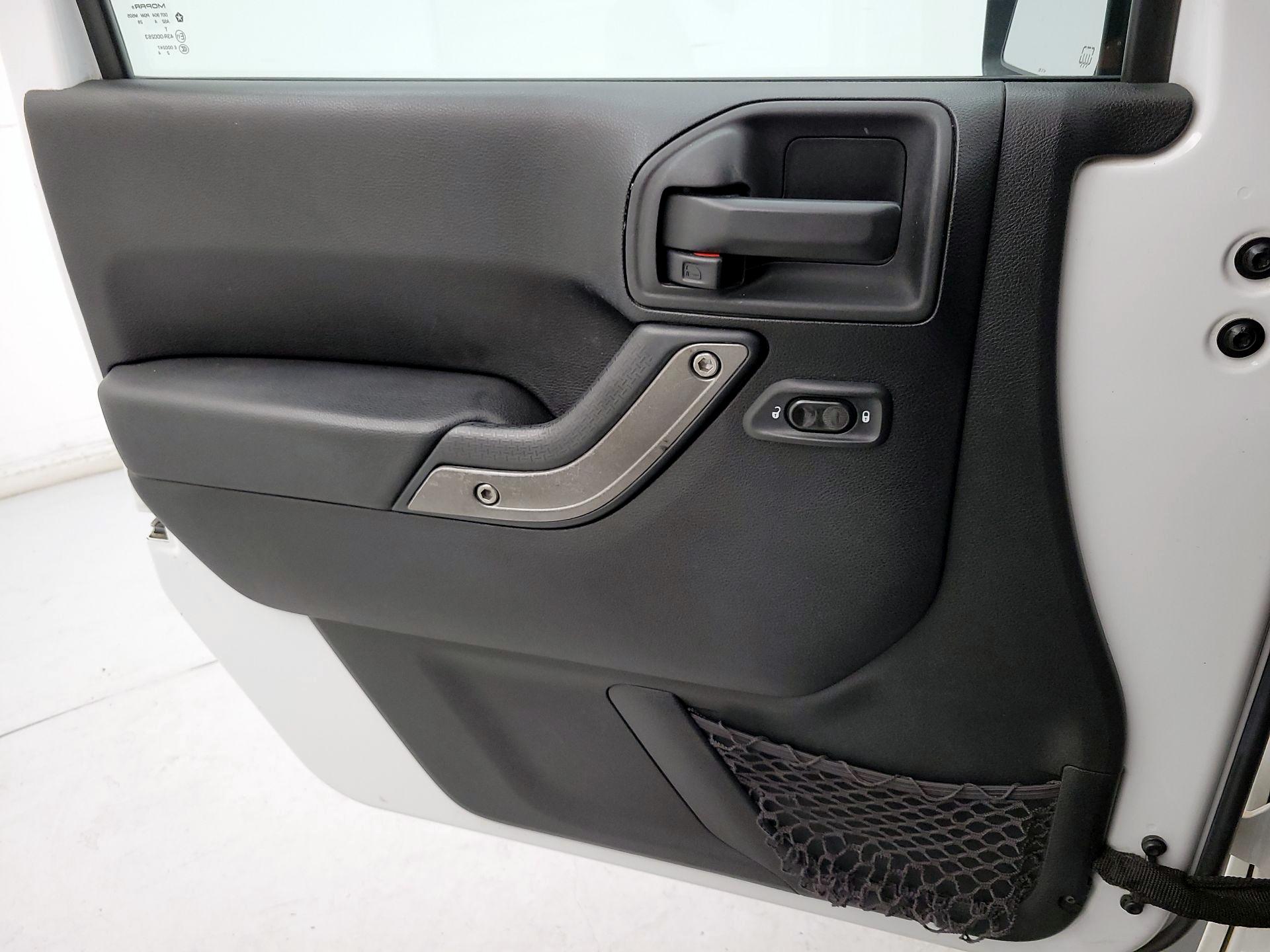 Thumbnail: 2014 Jeep Wrangler - 12