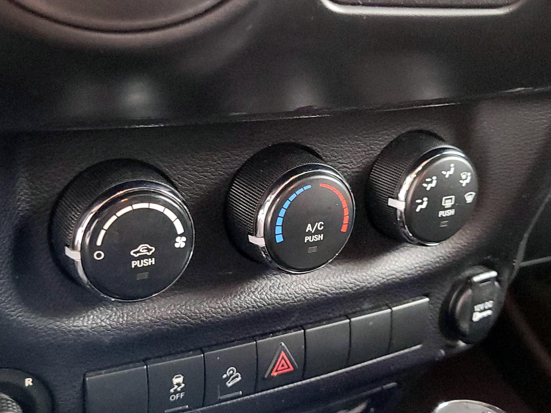 Thumbnail: 2014 Jeep Wrangler - 14