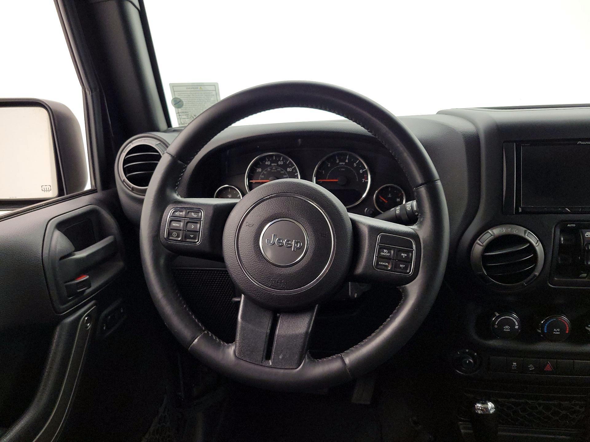 Thumbnail: 2015 Jeep Wrangler - 10