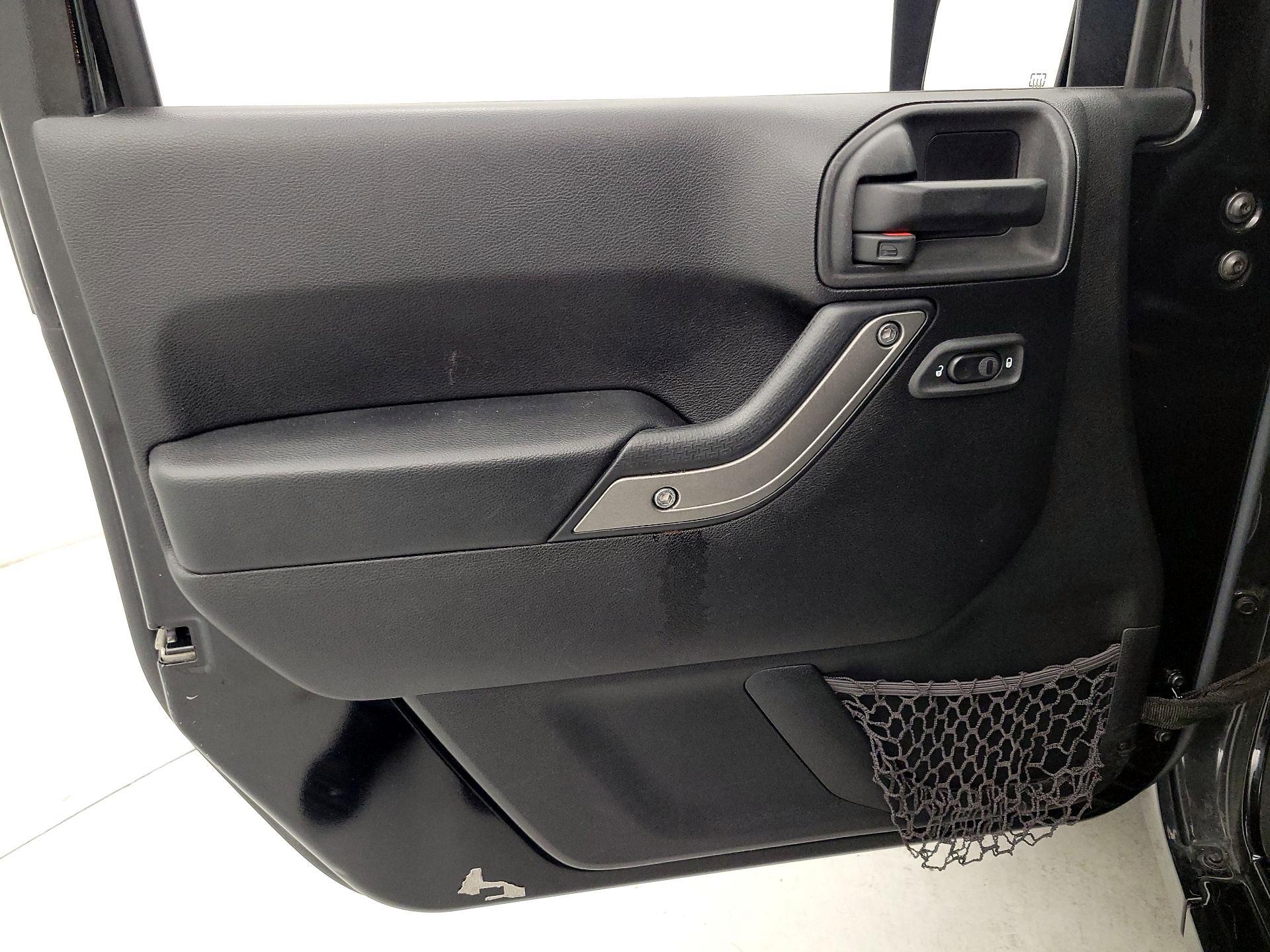 Thumbnail: 2015 Jeep Wrangler - 12