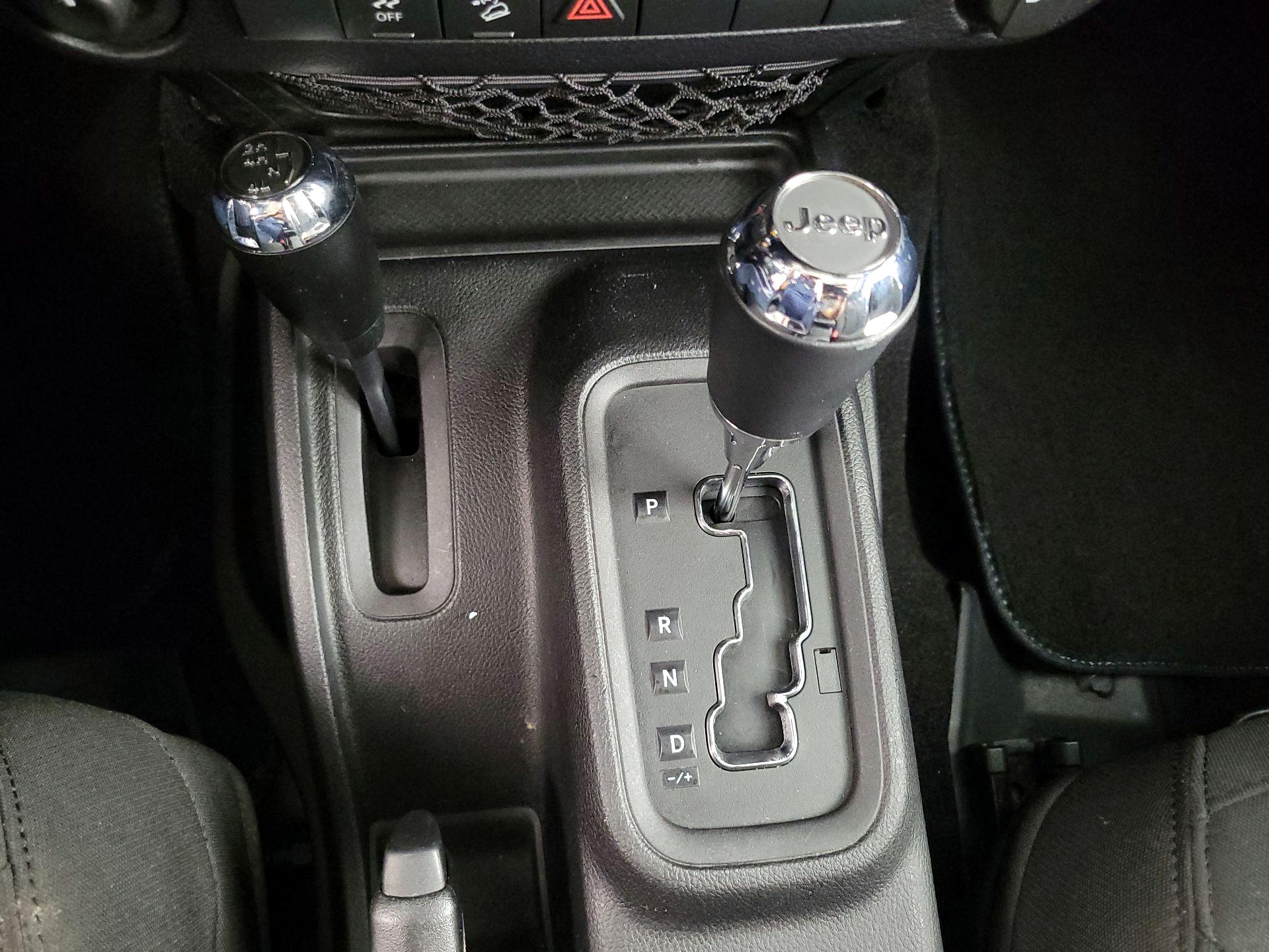 Thumbnail: 2015 Jeep Wrangler - 15