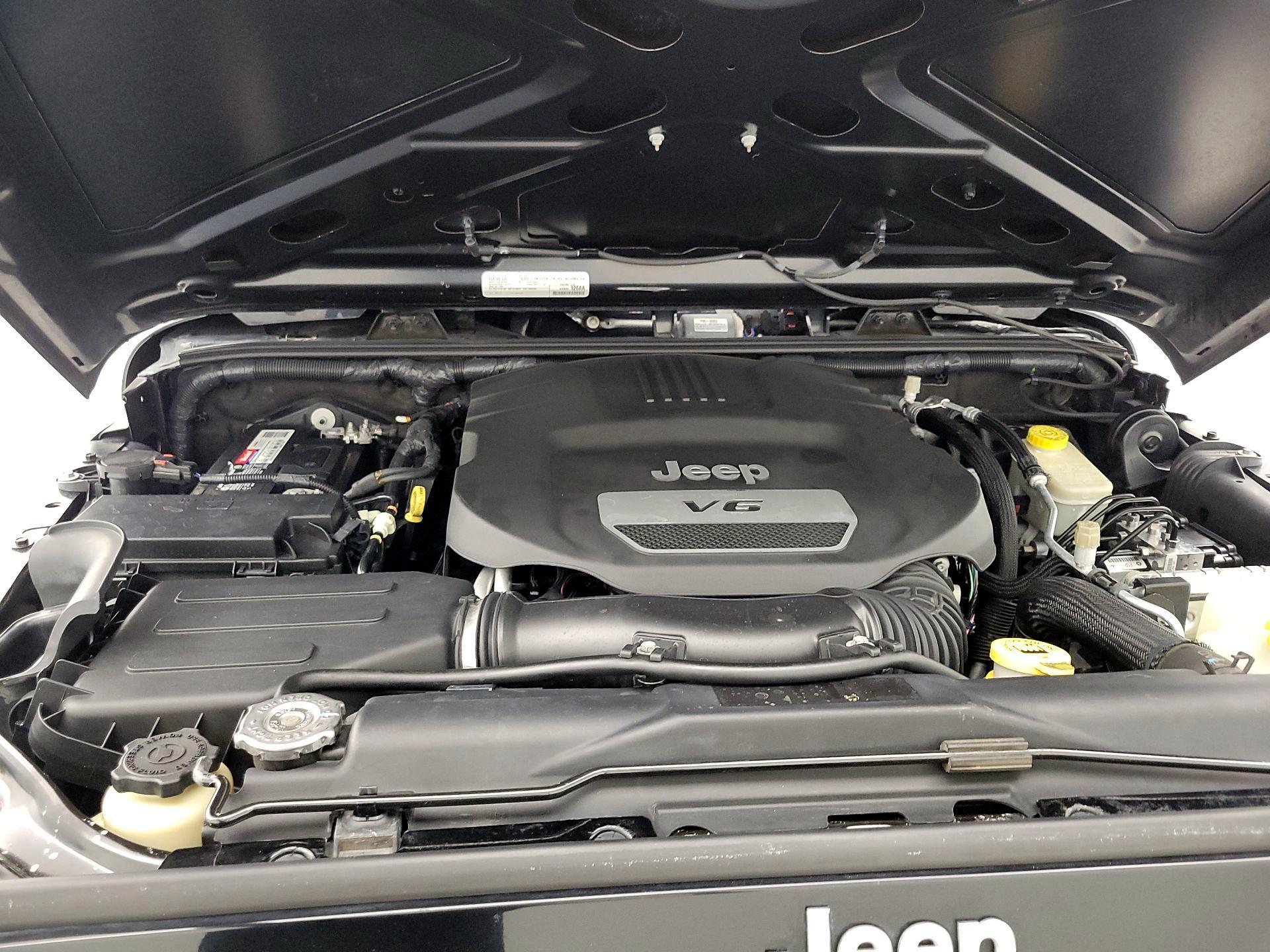 Thumbnail: 2015 Jeep Wrangler - 19