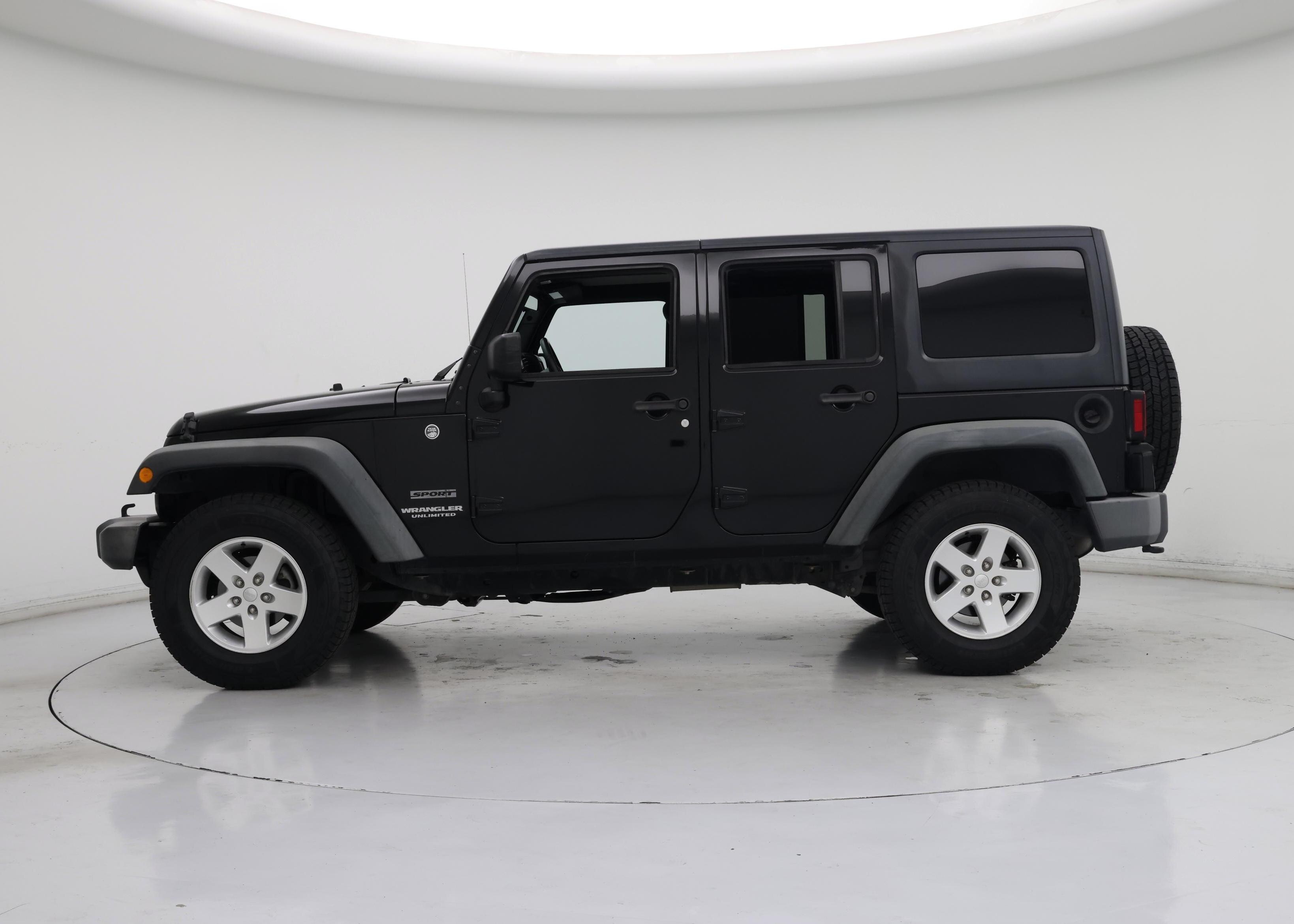 Thumbnail: 2015 Jeep Wrangler - 3