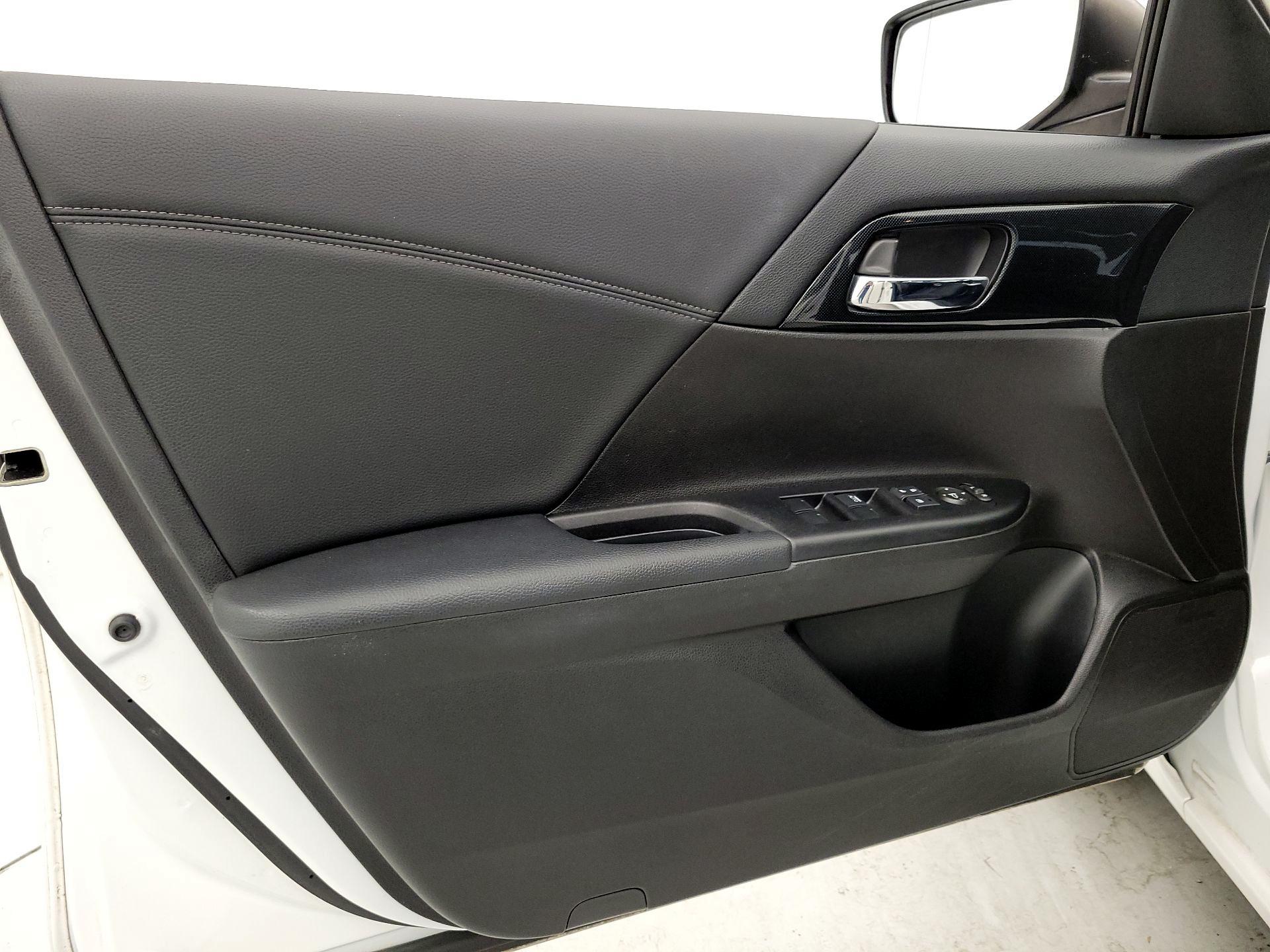 Thumbnail: 2015 Honda Accord - 12