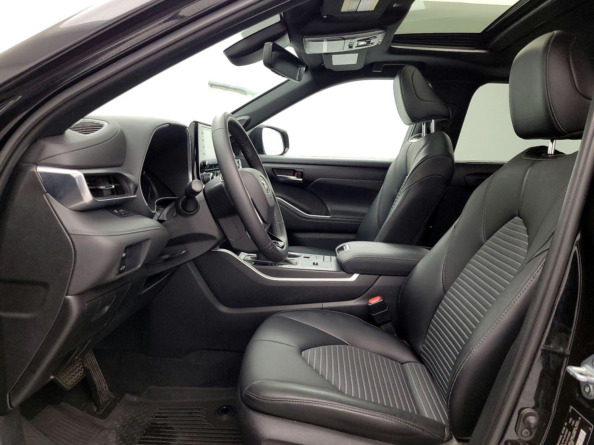 Thumbnail: 2021 Toyota Highlander - 11