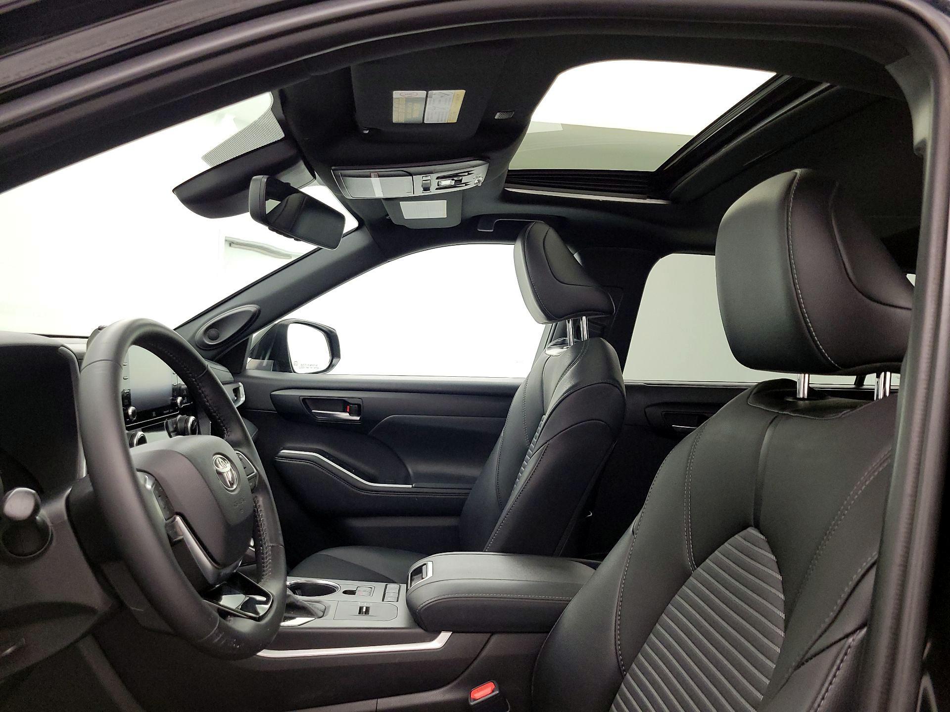 Thumbnail: 2021 Toyota Highlander - 20