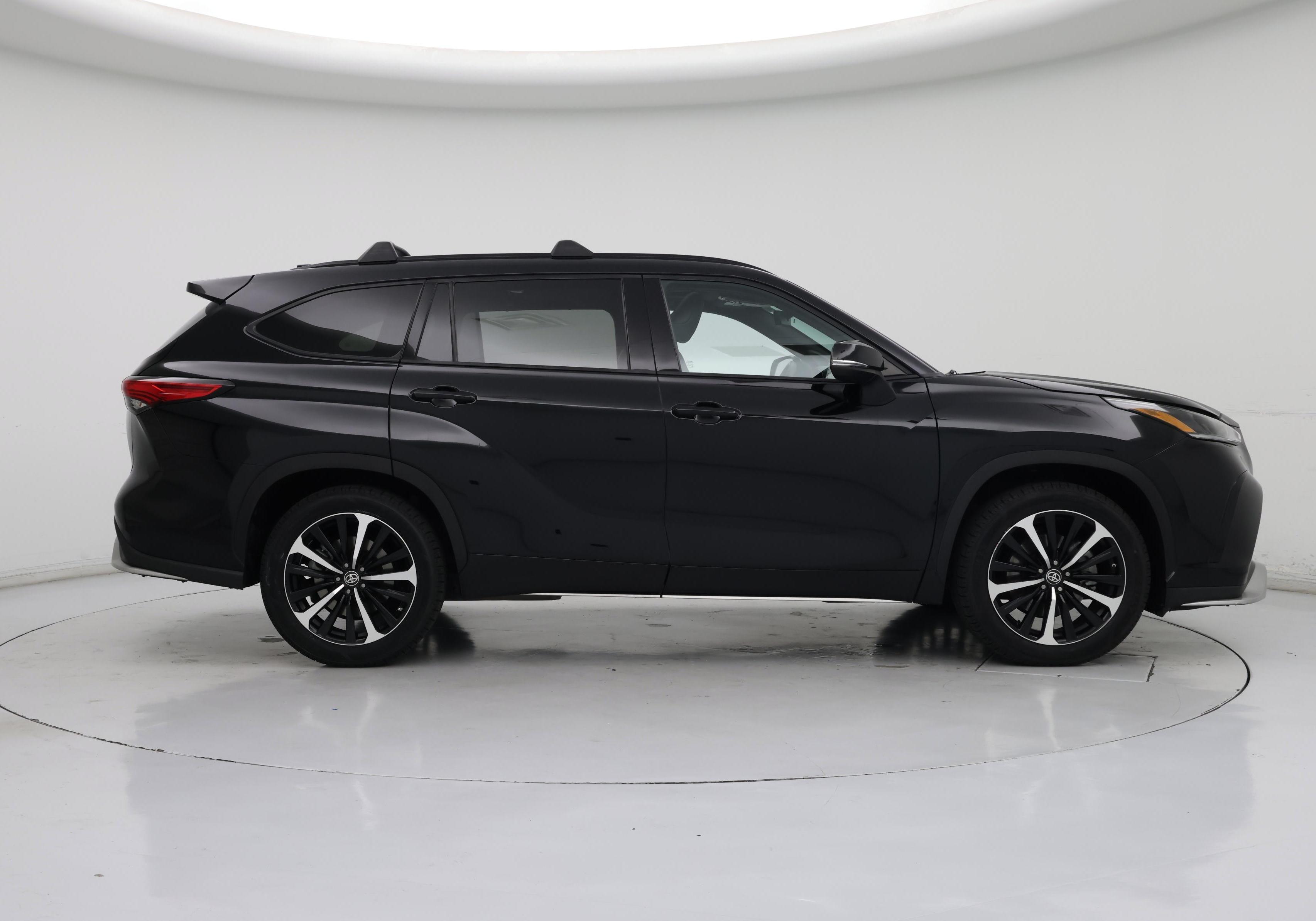 Thumbnail: 2021 Toyota Highlander - 7