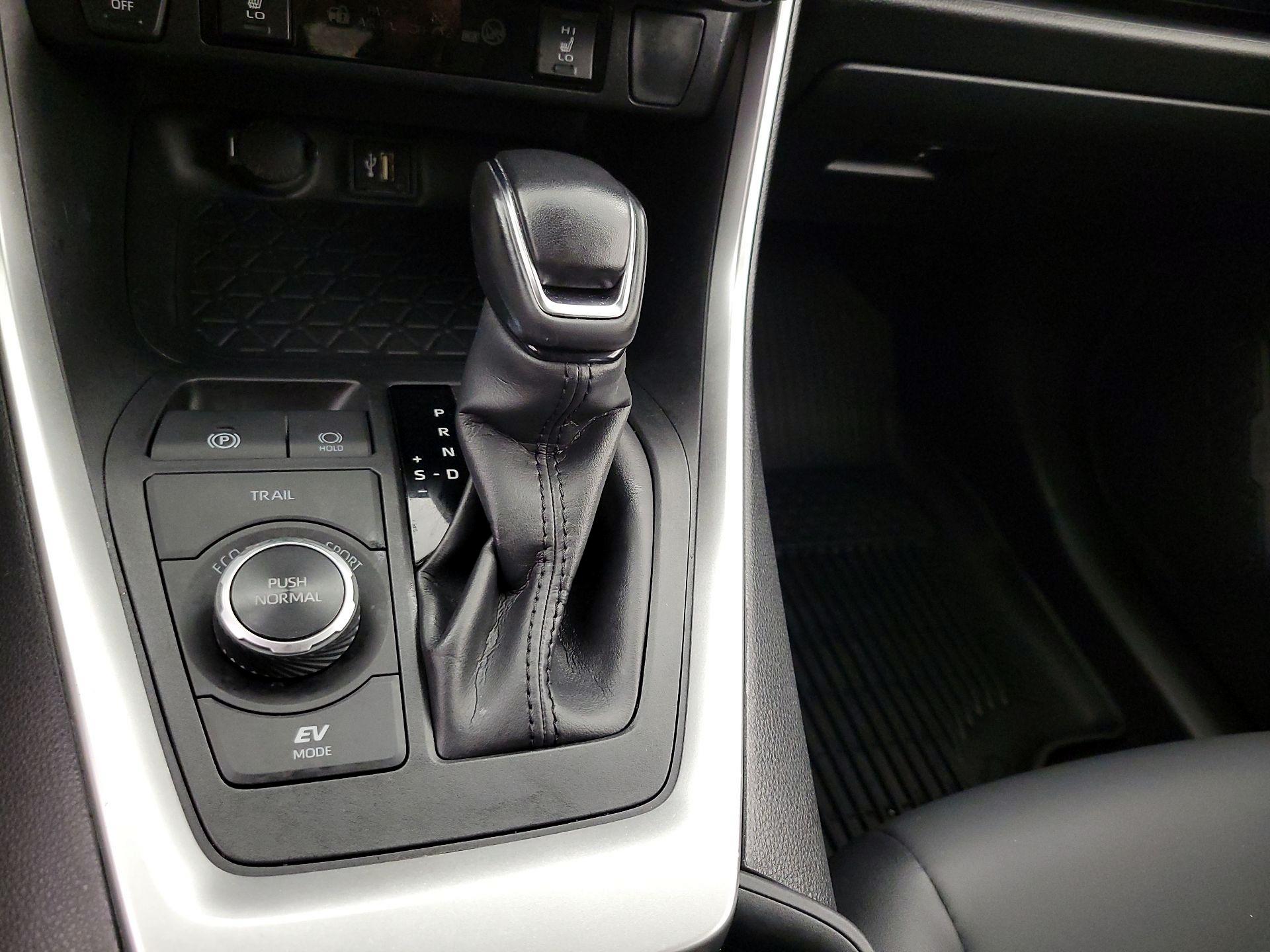 Thumbnail: 2024 Toyota RAV4 - 17