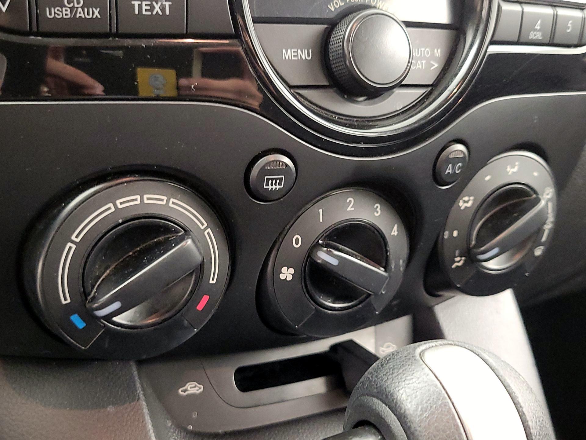 Thumbnail: 2014 Mazda Mazda2 - 15
